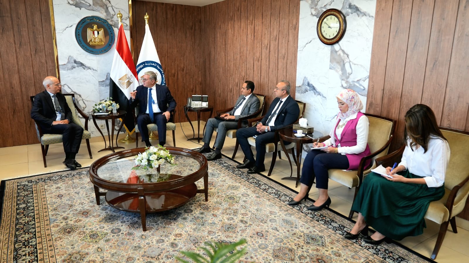 وزير البترول يجتمع مع توتال إنرجيز الفرنسية