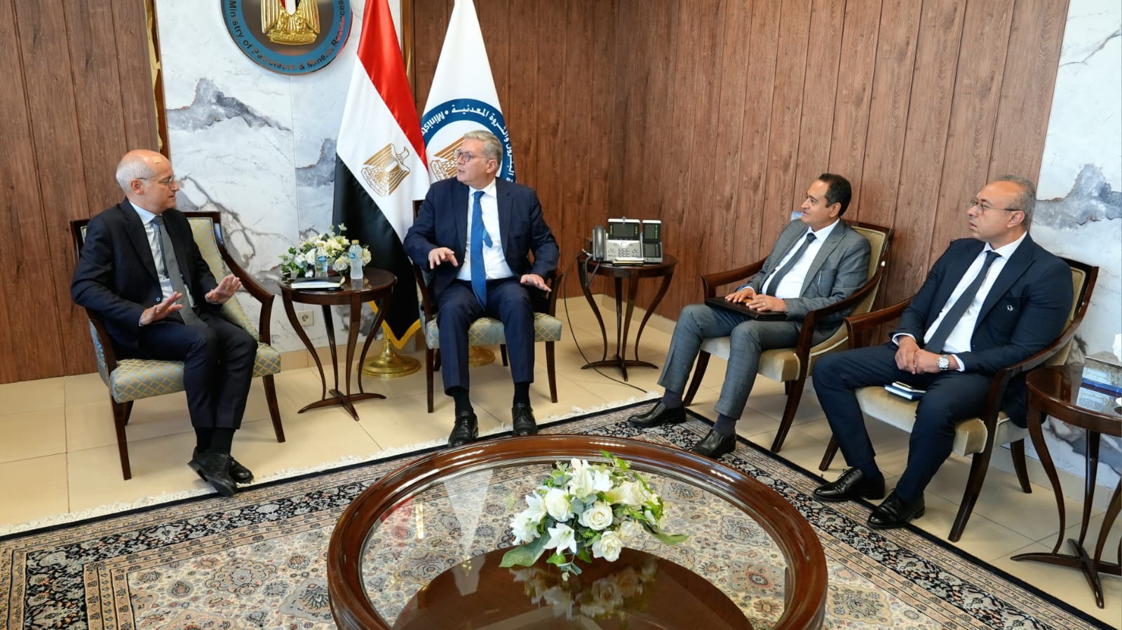 وزير البترول يجتمع مع توتال إنرجيز الفرنسية