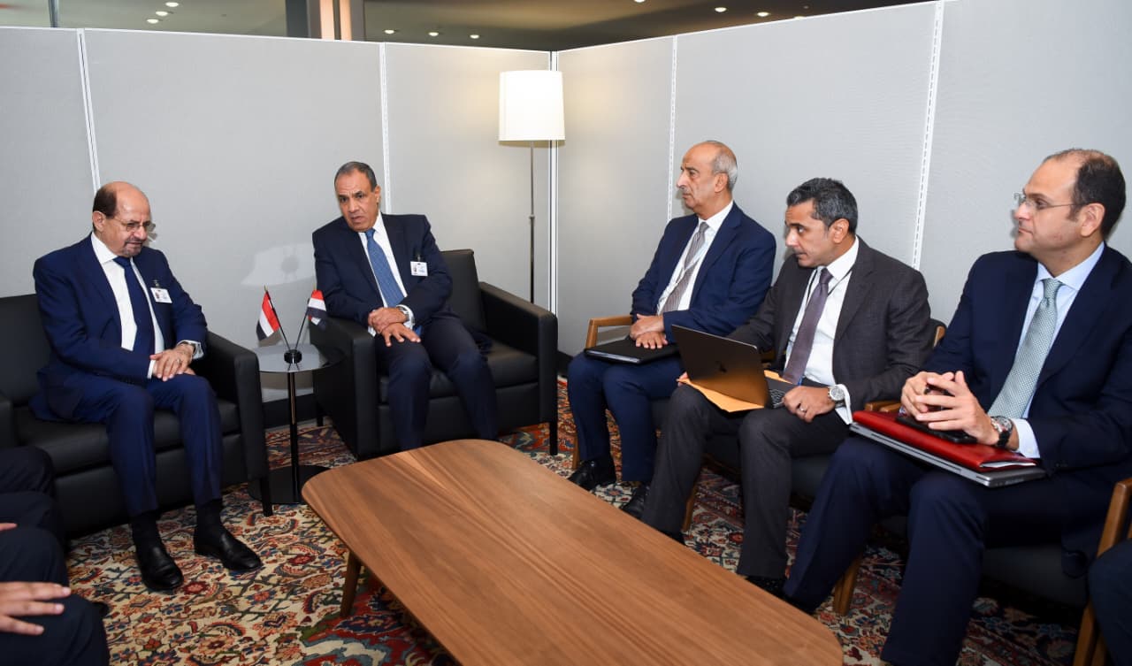 وزير الخارجية يلتقي وزير خارجية الجمهورية اليمنية