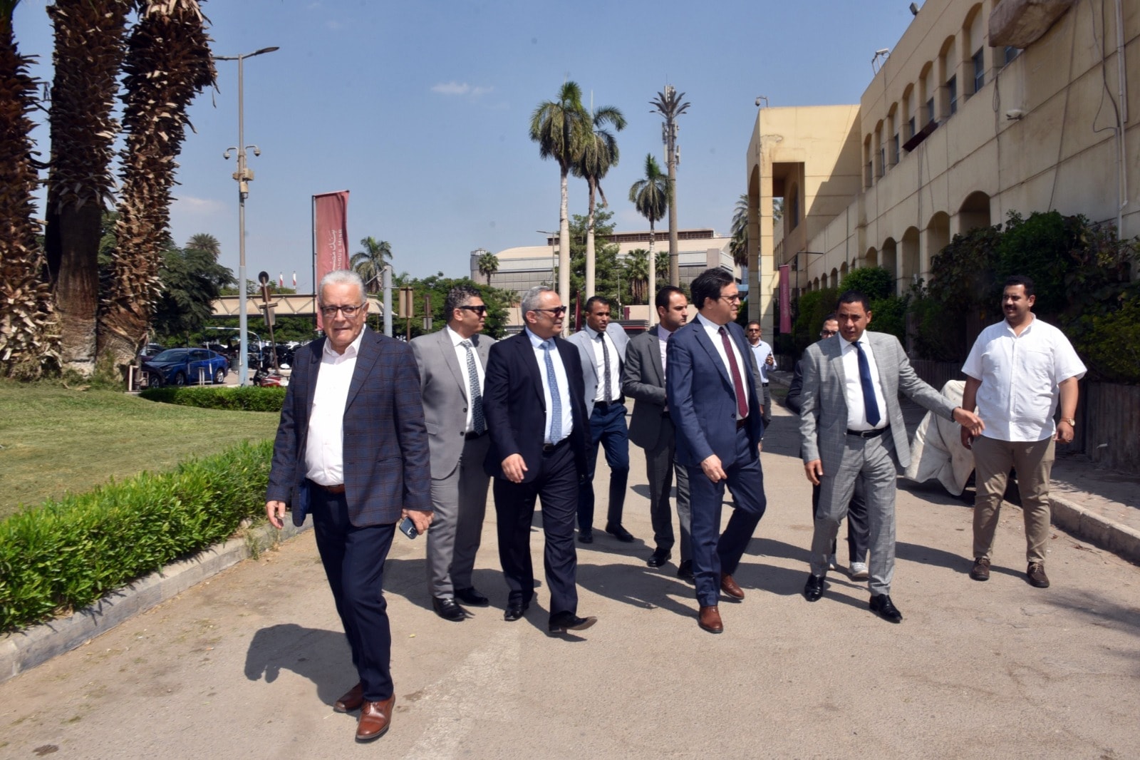 وزير الثقافة يتفقد عددًا من المواقع الثقافية بساحة دار الأوبرا المصرية