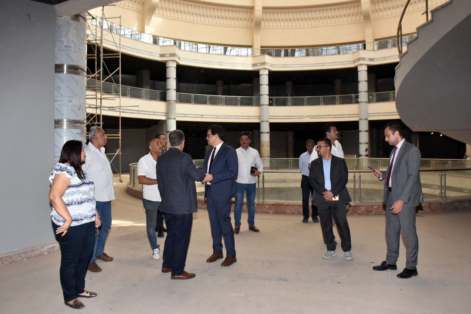 وزير الثقافة يتفقد عددًا من المواقع الثقافية بساحة دار الأوبرا المصرية