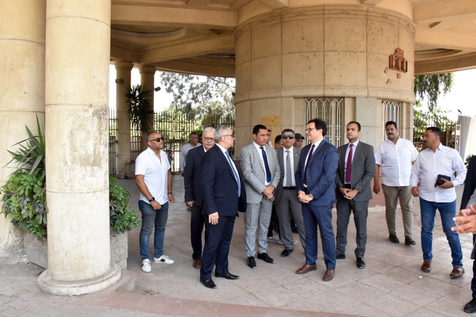 وزير الثقافة يتفقد عددًا من المواقع الثقافية بساحة دار الأوبرا المصرية