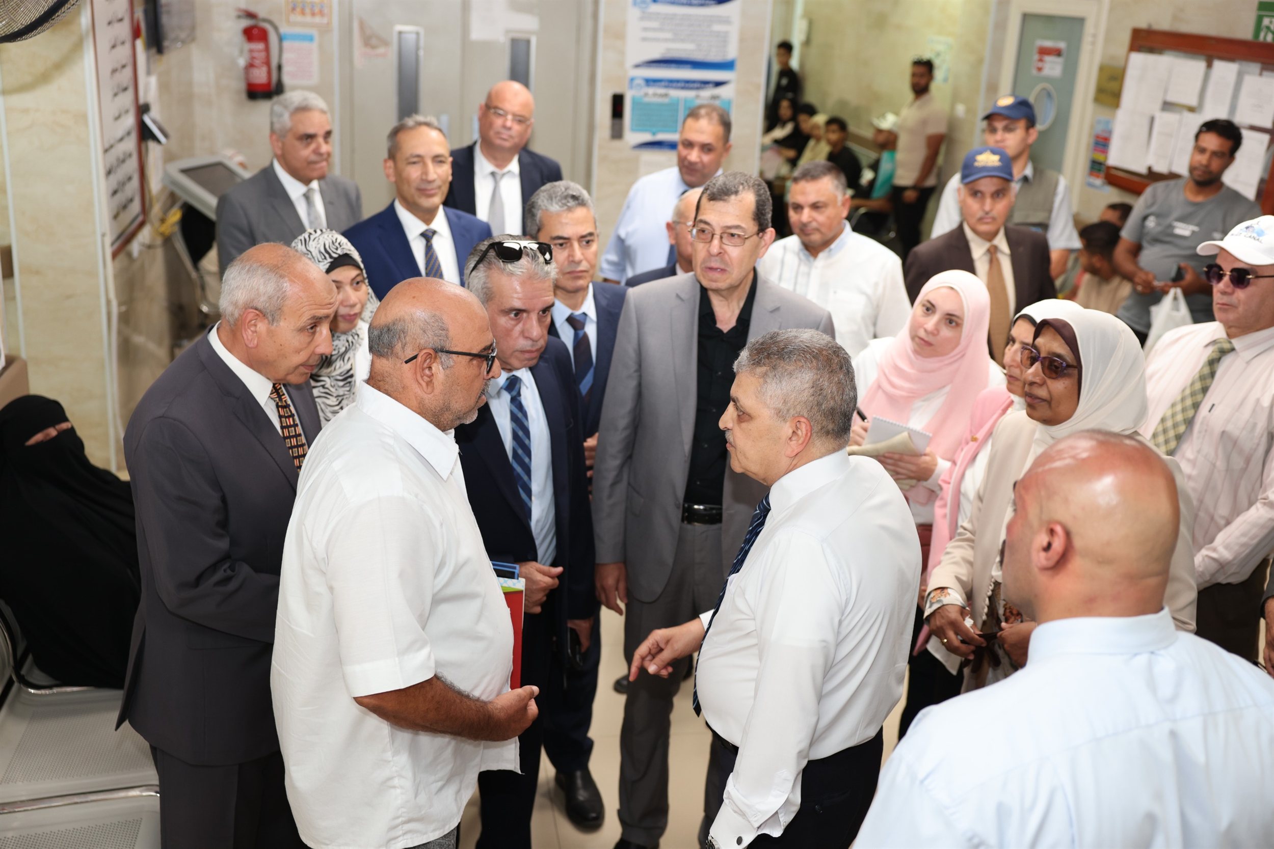 الفريق أسامة ربيع يتفقد شركة ترسانة السويس البحرية