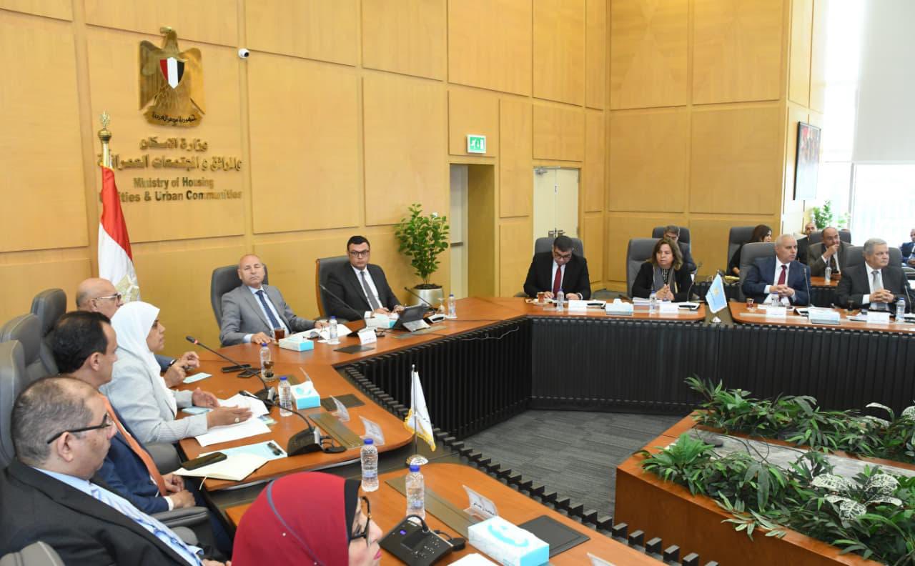 وزير الإسكان يجتمع مع محافظ القاهرة