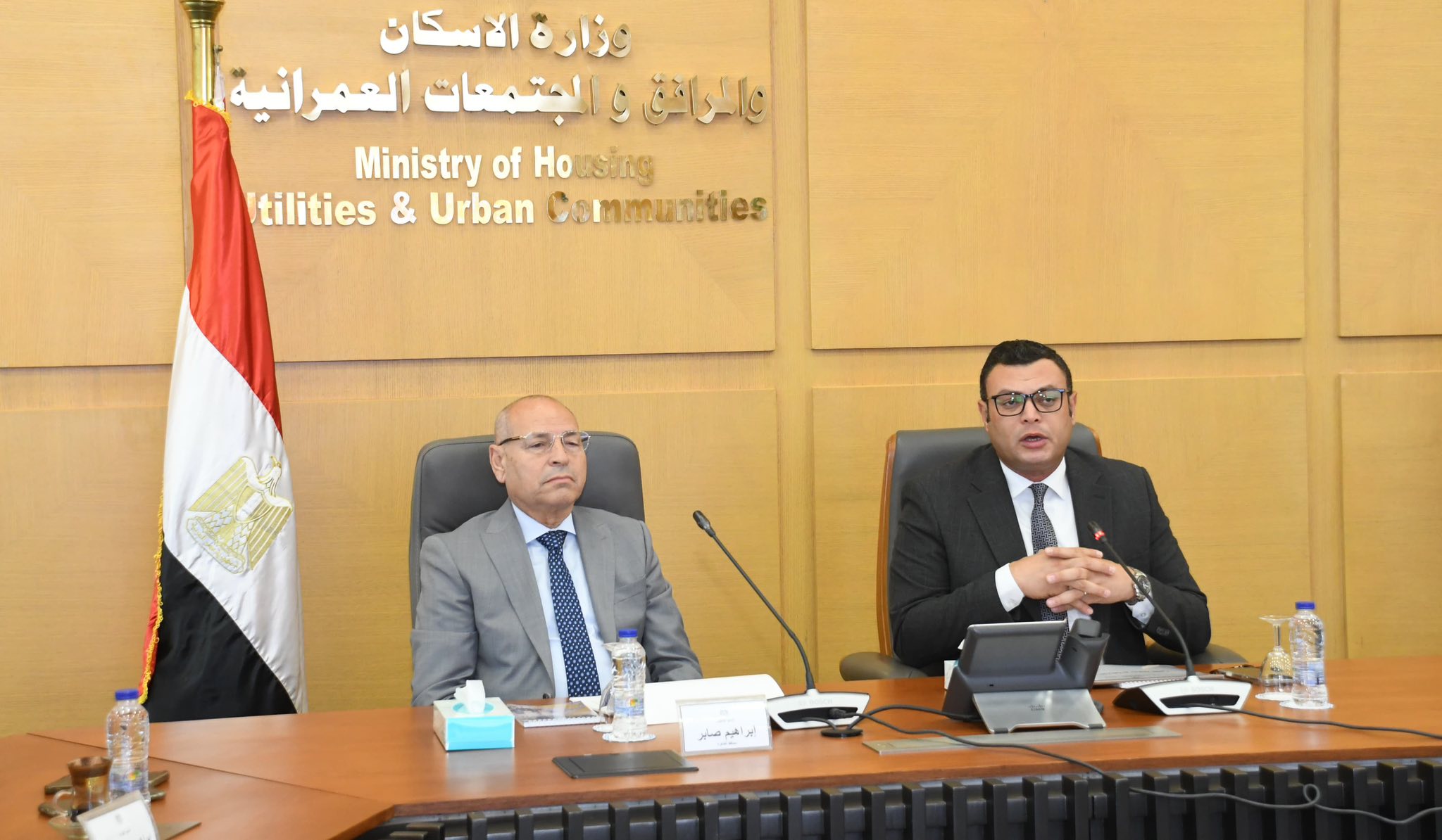 وزير الإسكان يجتمع مع محافظ القاهرة