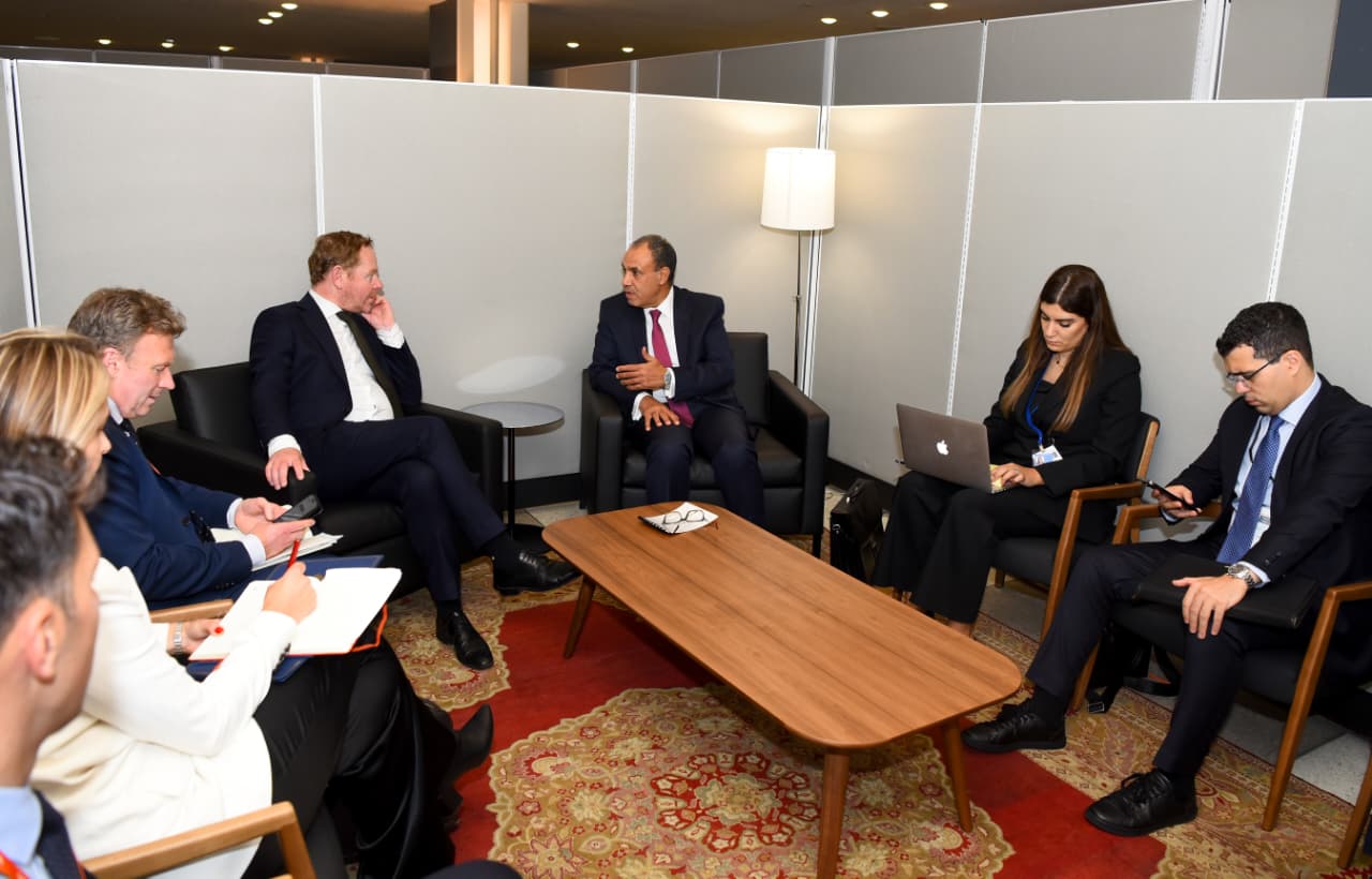 وزير الخارجية يلتقي مع نظيره الهولندي