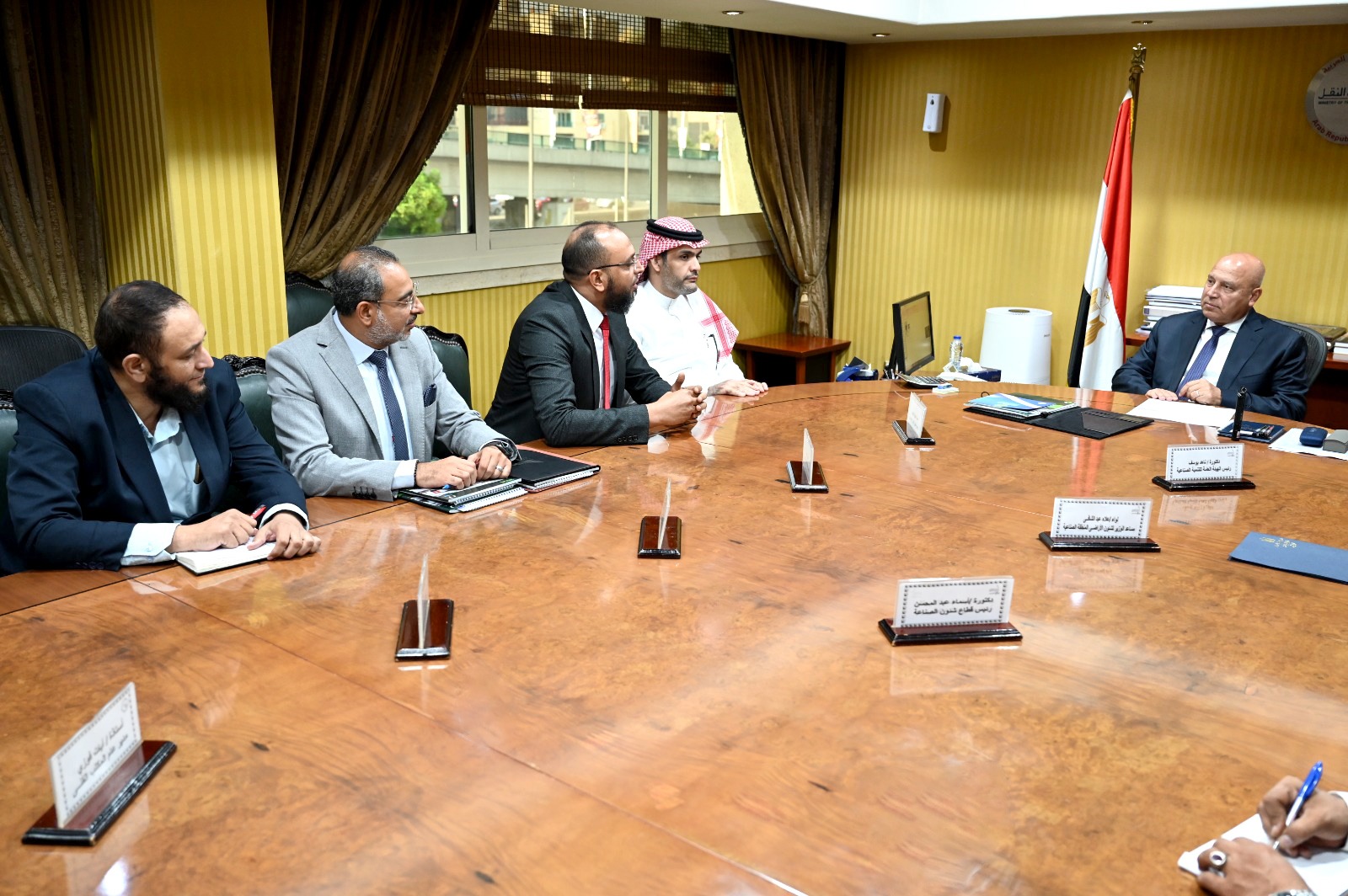 الوزير يجتمع مع مجموعة كنان القابضة السعودية