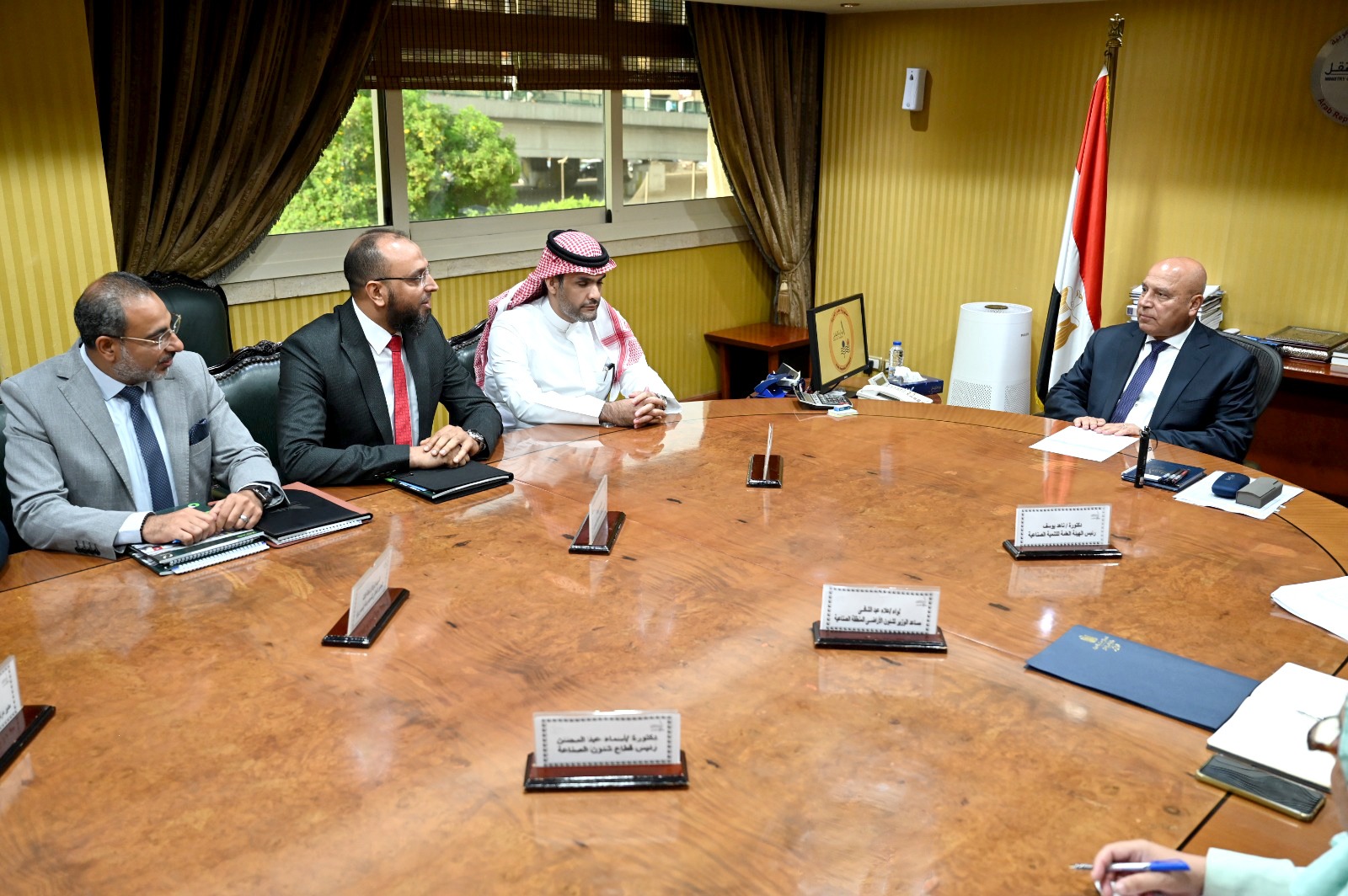 الوزير يجتمع مع مجموعة كنان القابضة السعودية