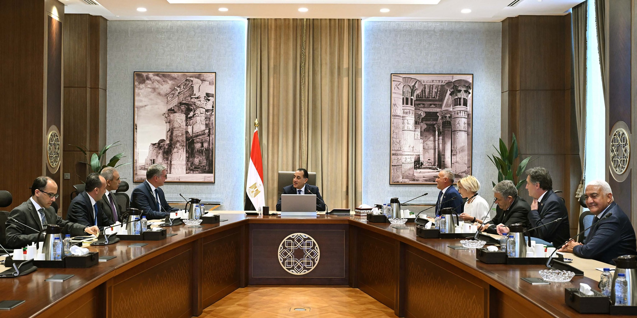 رئيس الوزراء يلتقي رئيس عمليات الموارد الطبيعية لشركة إيني