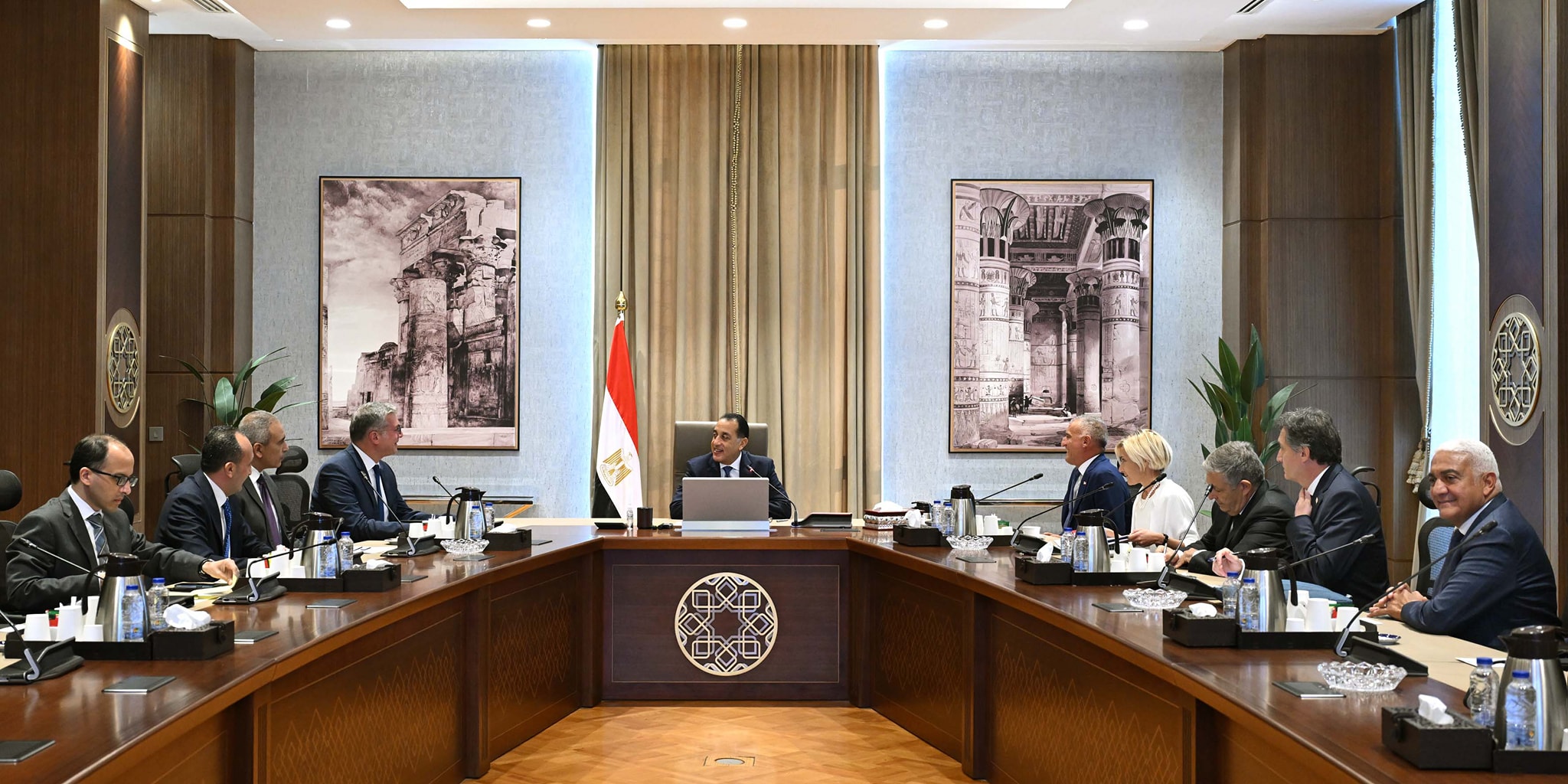 رئيس الوزراء يلتقي رئيس عمليات الموارد الطبيعية لشركة إيني