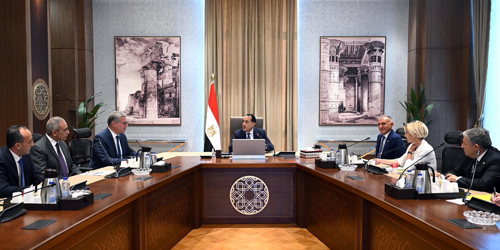 رئيس الوزراء يلتقي رئيس عمليات الموارد الطبيعية لشركة إيني