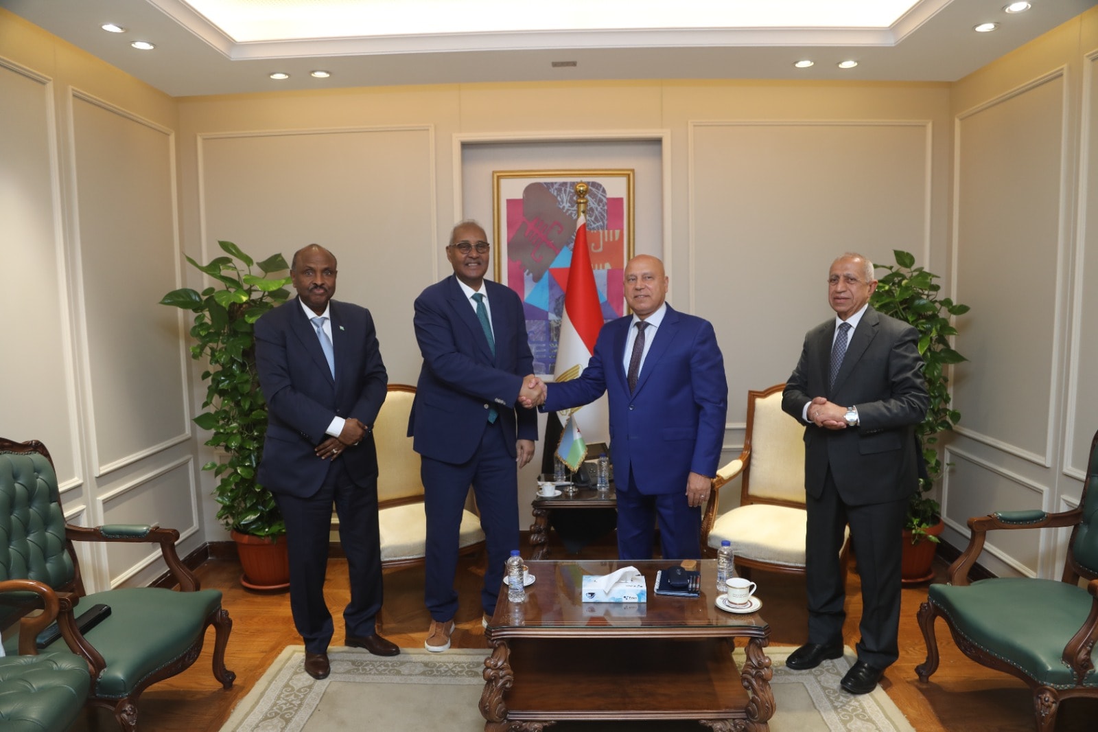 وزير الصناعة يستقبل رئيس سلطة الموانئ والسفير الجيبوتي