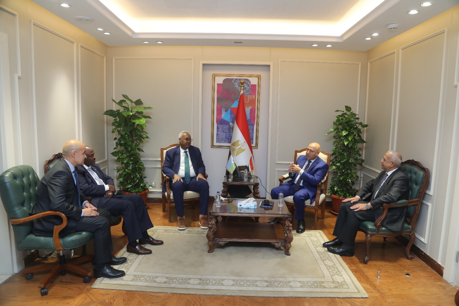 وزير الصناعة يستقبل رئيس سلطة الموانئ والسفير الجيبوتي