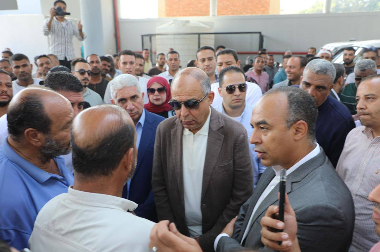محافظ المنيا يفتتح مجمع المواقف المطوّر بمدينة المنيا