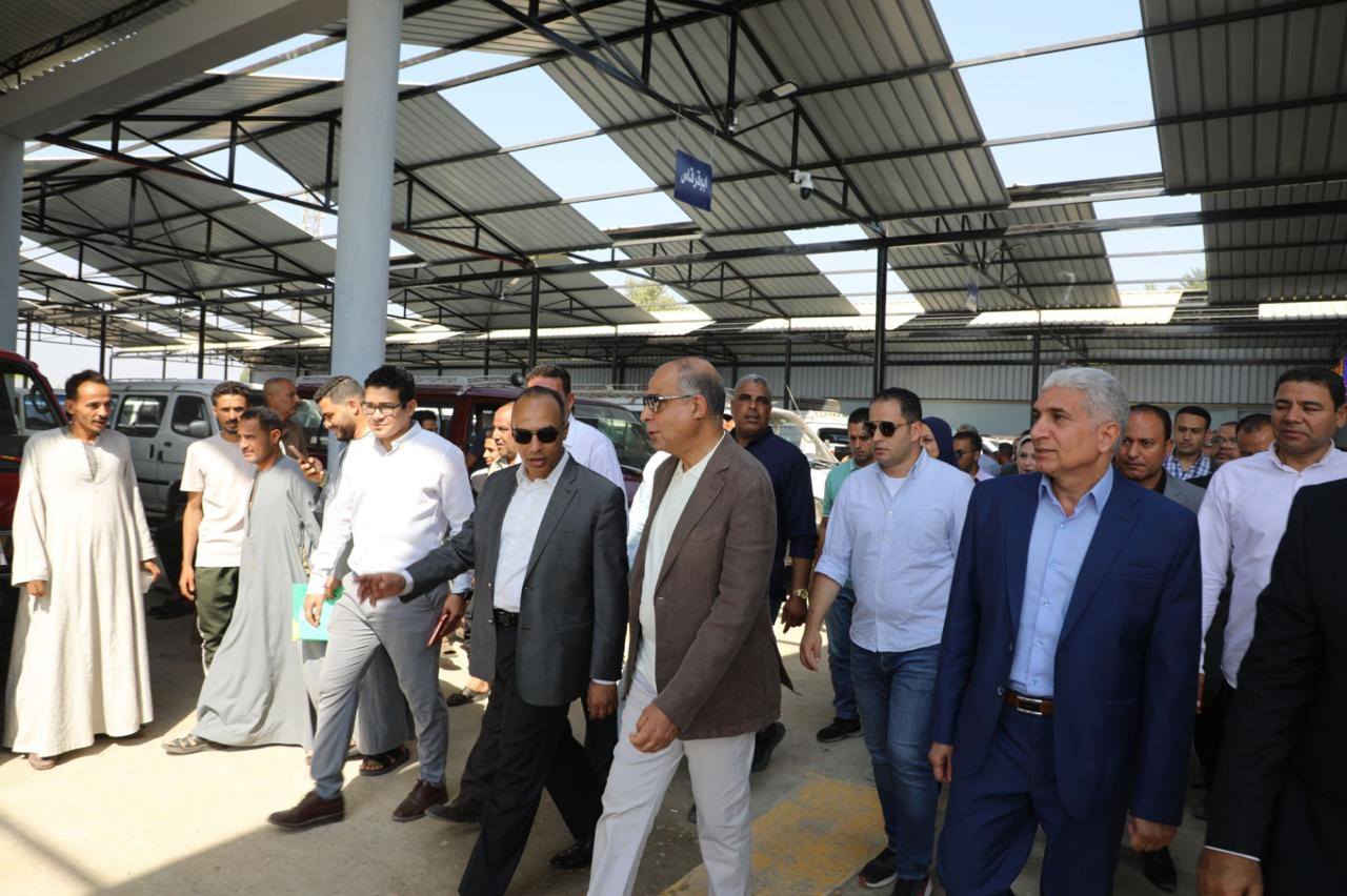 محافظ المنيا يفتتح مجمع المواقف المطوّر بمدينة المنيا