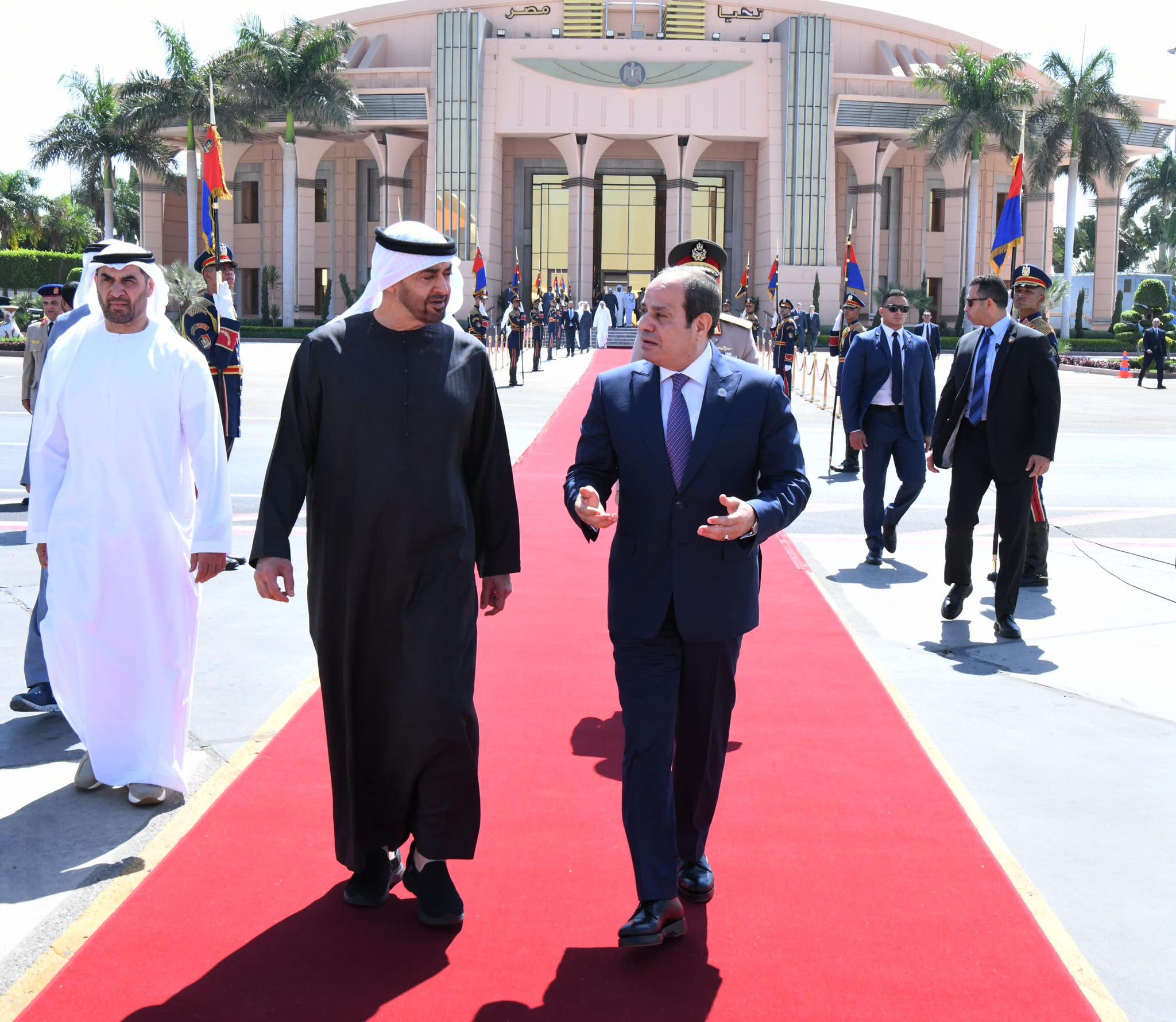 الرئيس السيسي يستقبل رئيس دولة الإمارات العربية المتحدة