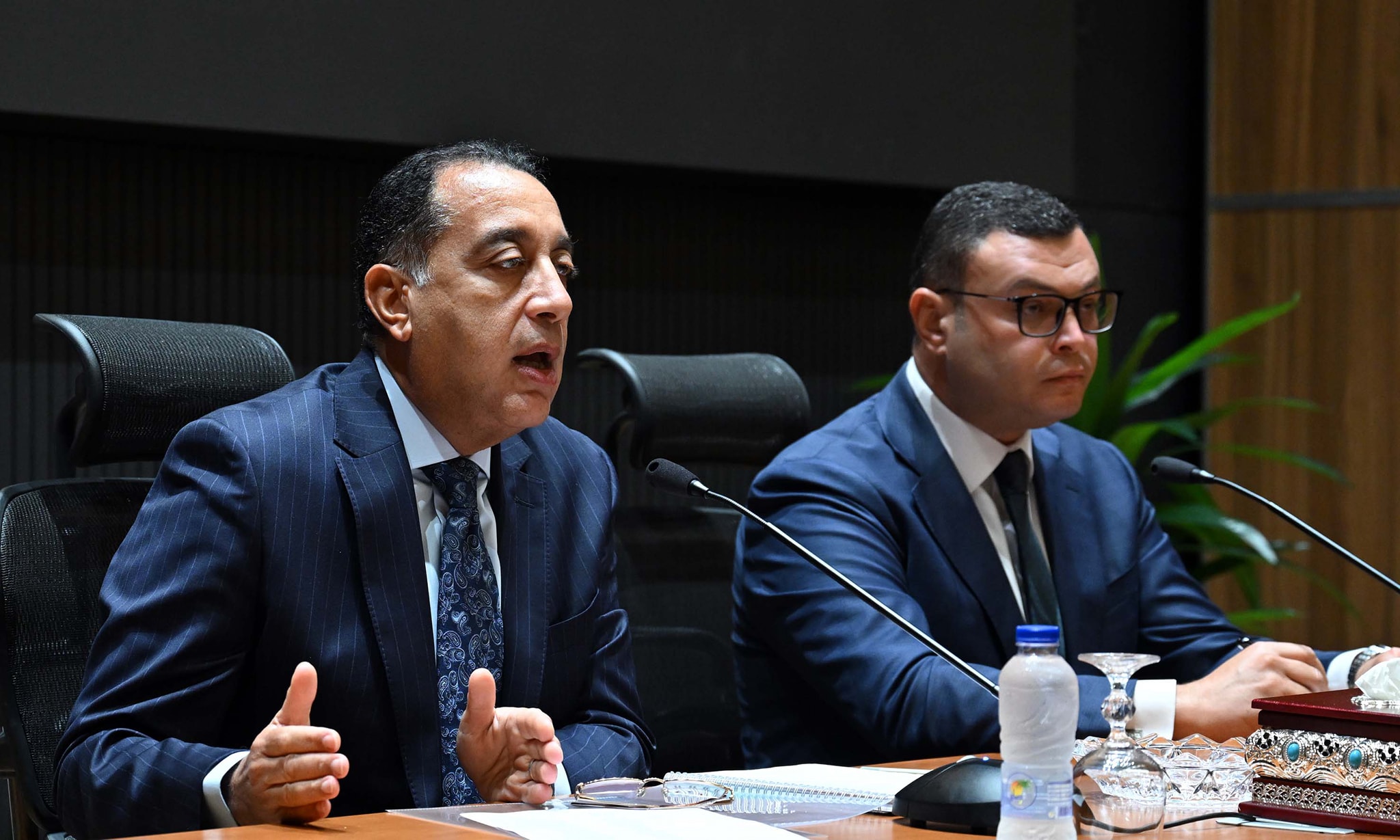 مدبولي ووزير الإسكان يجتمعان مع رؤساء أجهزة المدن الجديدة