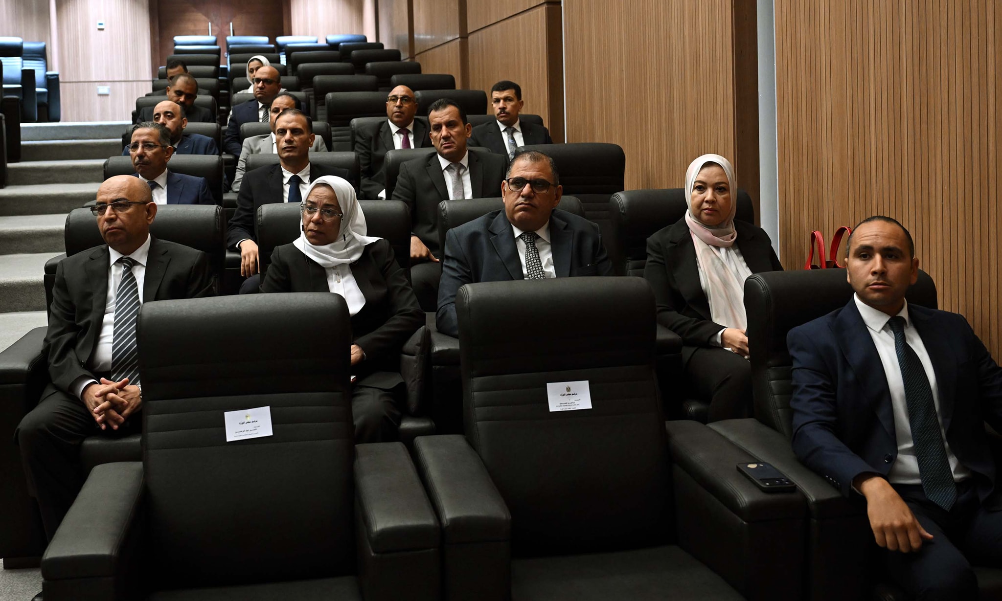 مدبولي ووزير الإسكان يجتمعان مع رؤساء أجهزة المدن الجديدة