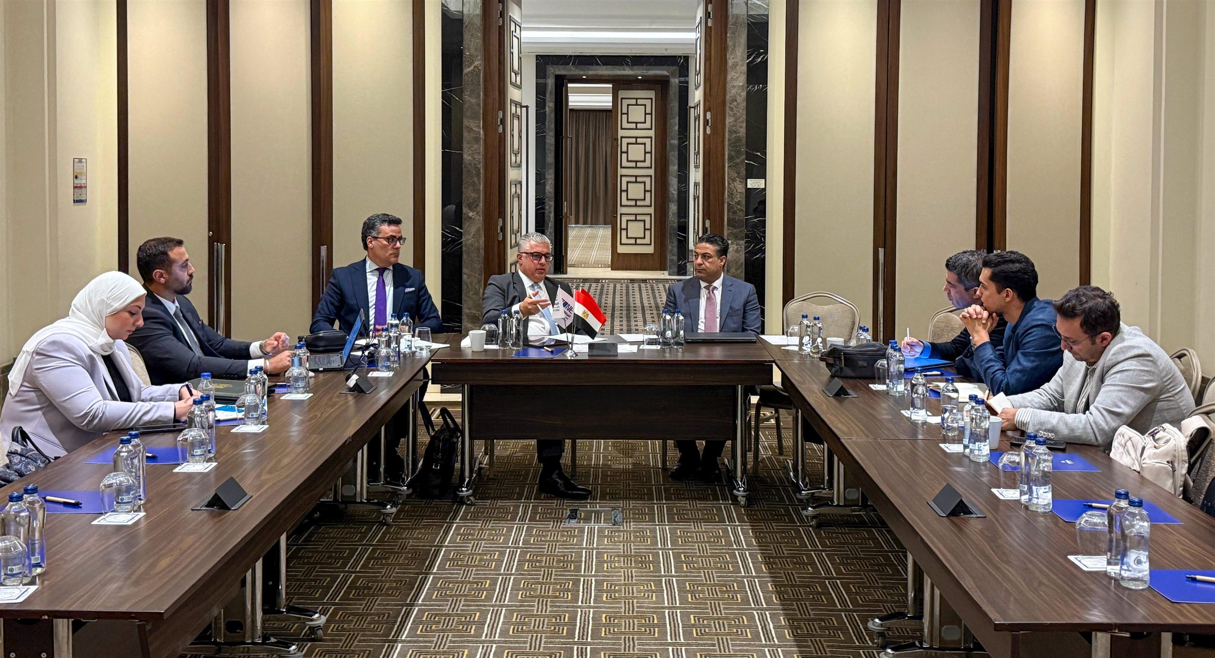 رئيس اقتصادية قناة السويس يستعرض الفرص الاستثمارية بالهيئة