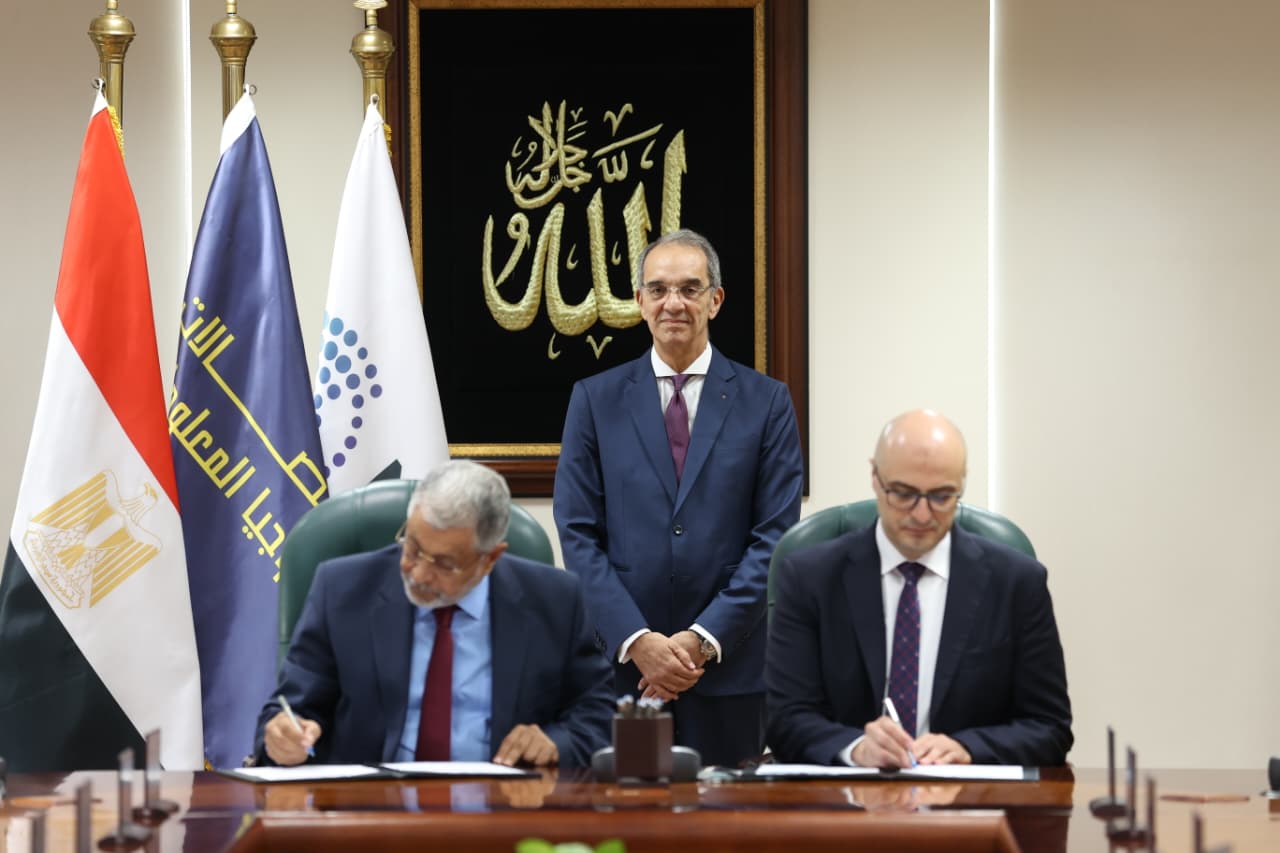 مراسم توقيع تراخيص خدمات وإنترنت الأشياء