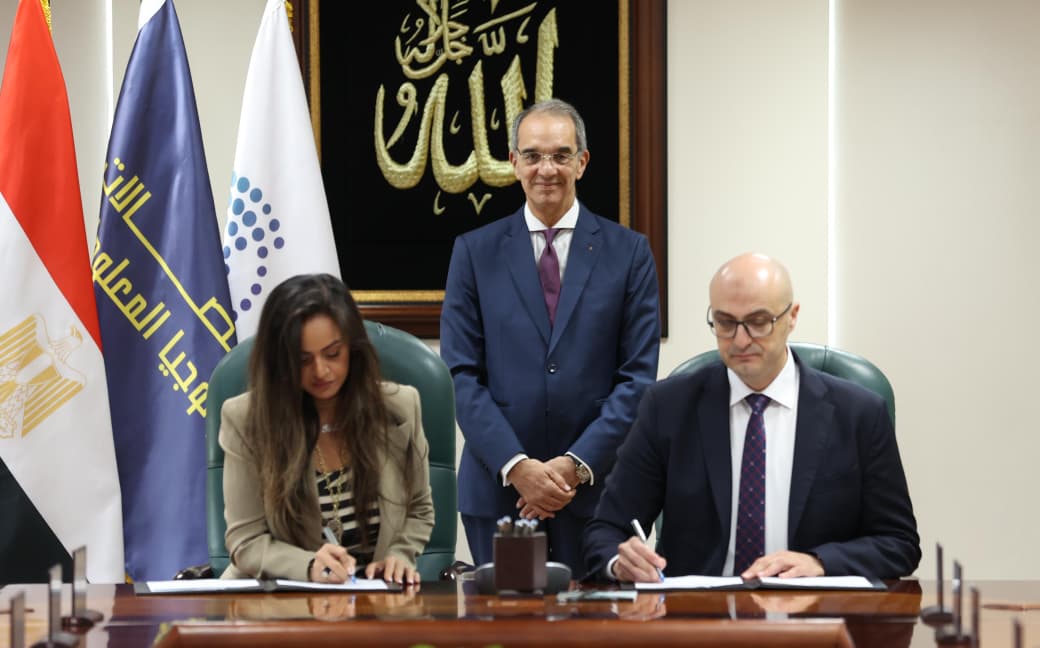 مراسم توقيع تراخيص خدمات وإنترنت الأشياء