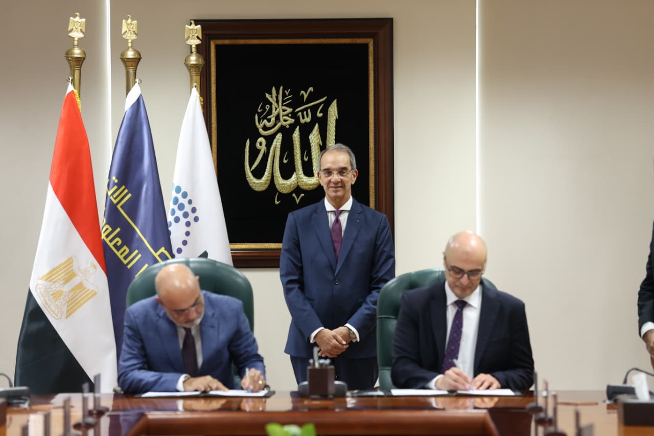 مراسم توقيع تراخيص خدمات وإنترنت الأشياء
