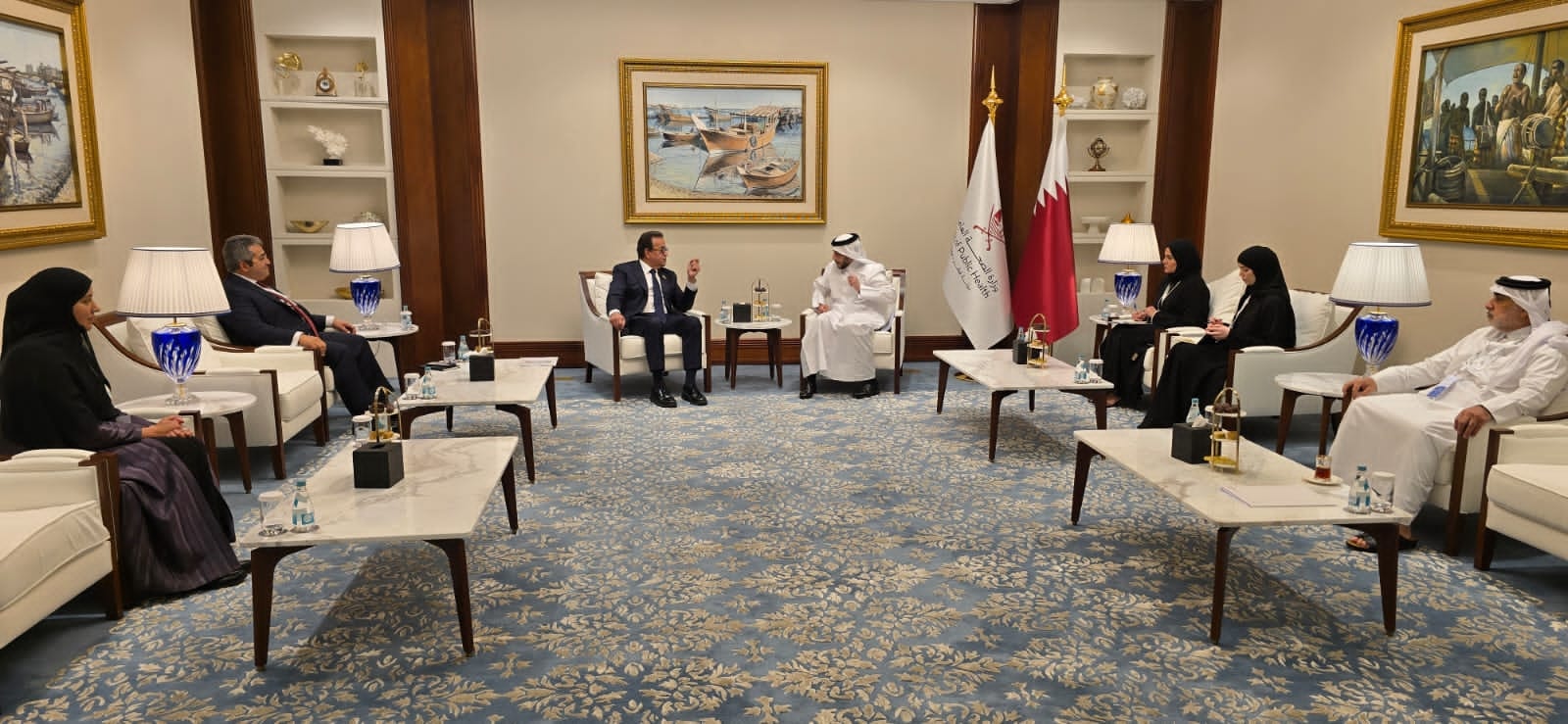 الدكتور خالد عبدالغفار يجتمع مع وزير الصحة القطري