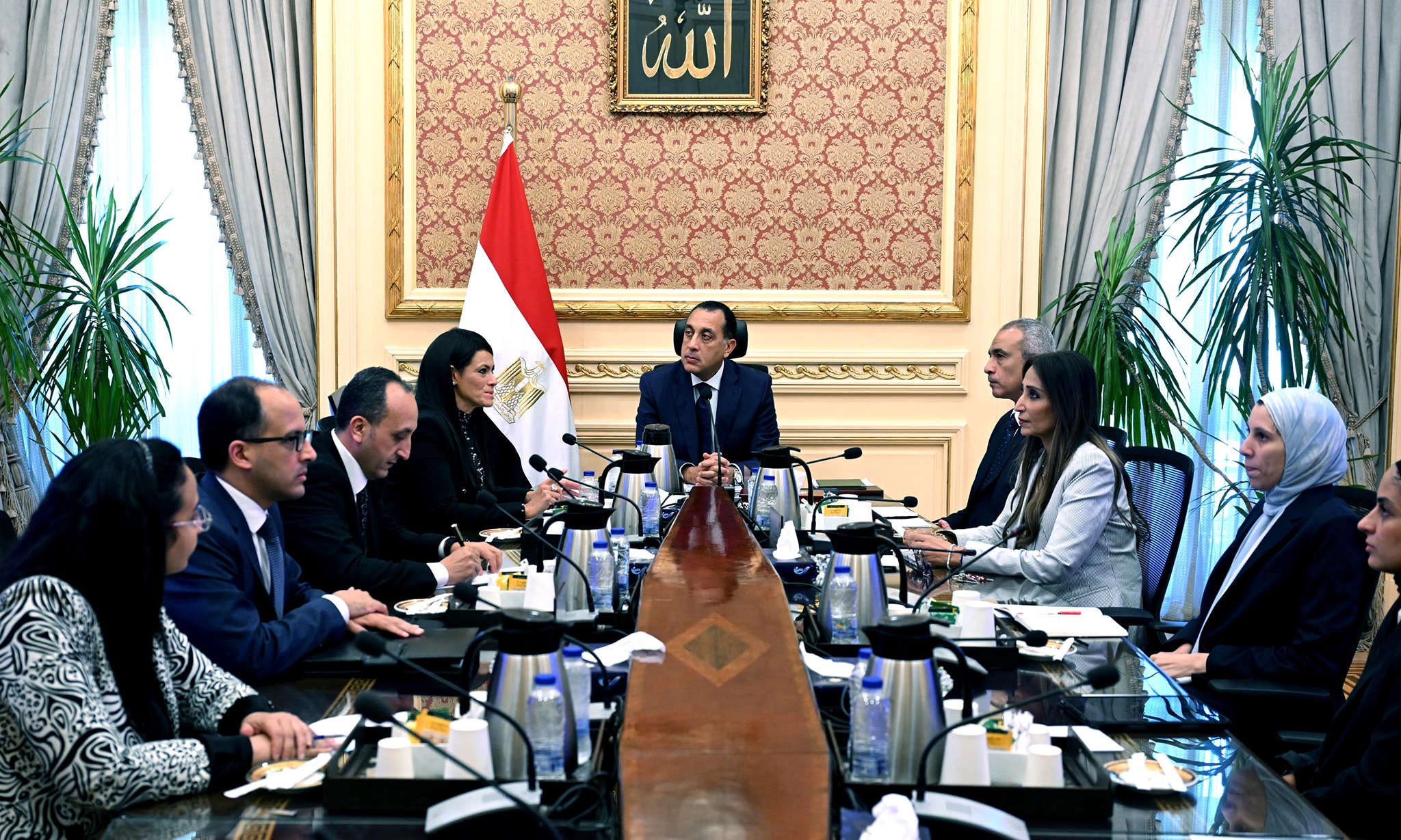 رئيس الوزراء يجتمع مع وزيرة التخطيط