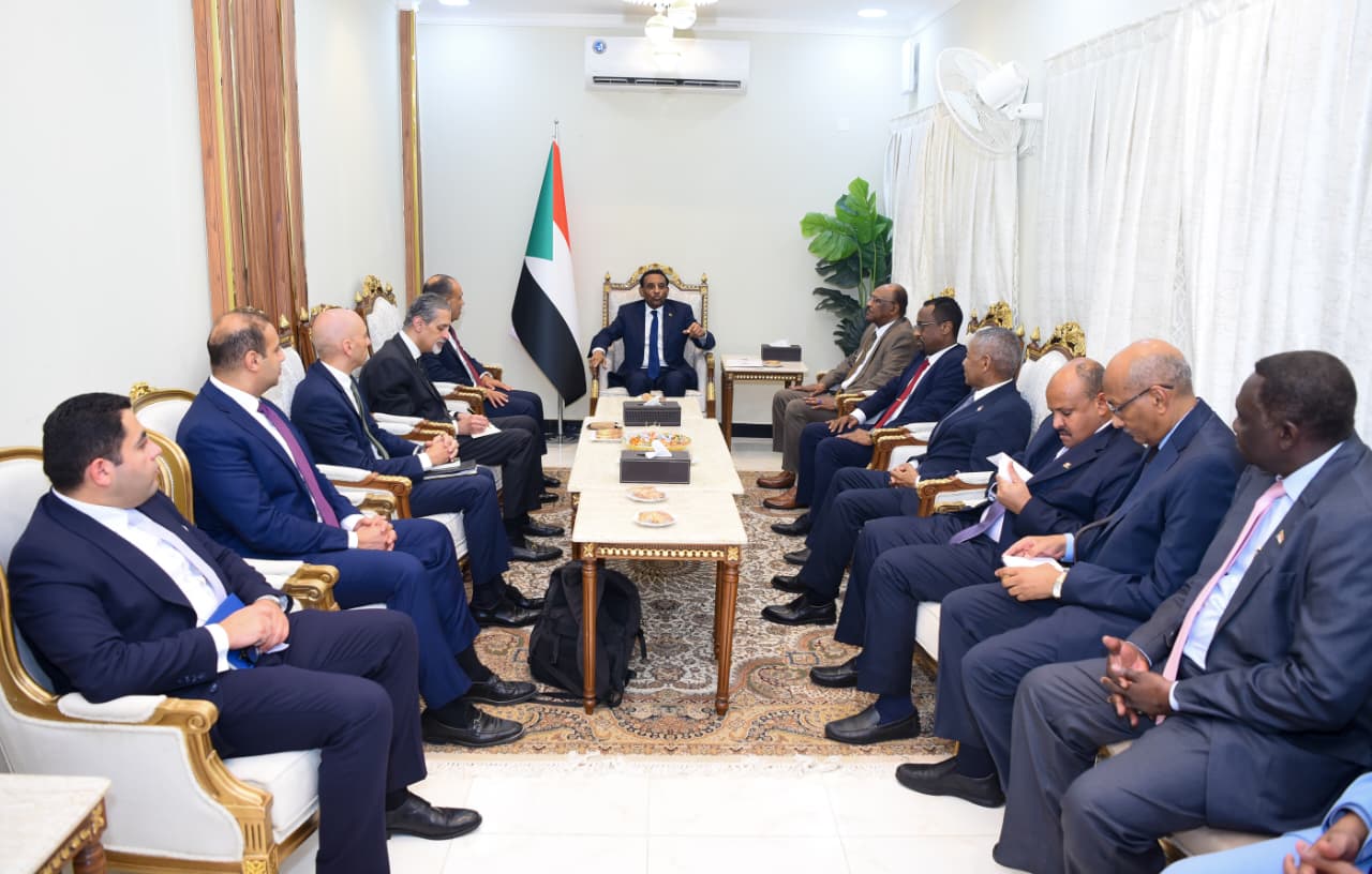 وزير الخارجية يلتقي رئيس الوزراء السوداني