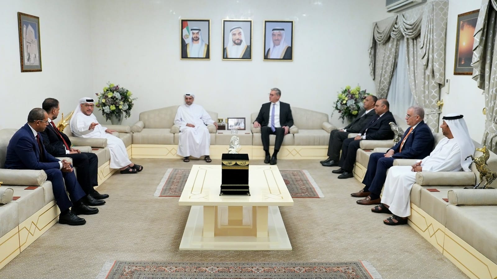 حاكم الفجيرة يستقبل وزير البترول والثروة المعدنية