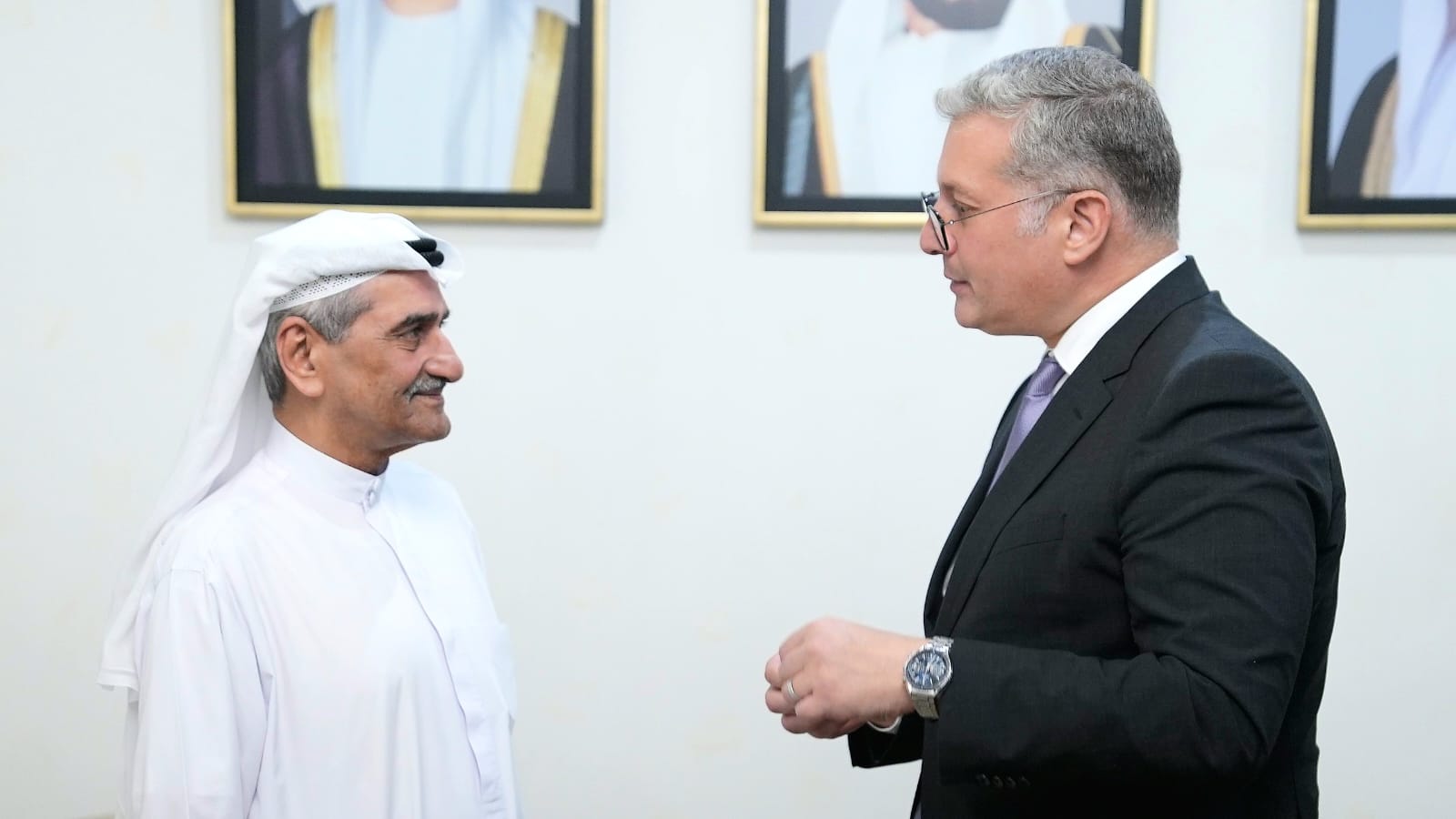 حاكم الفجيرة يستقبل وزير البترول والثروة المعدنية