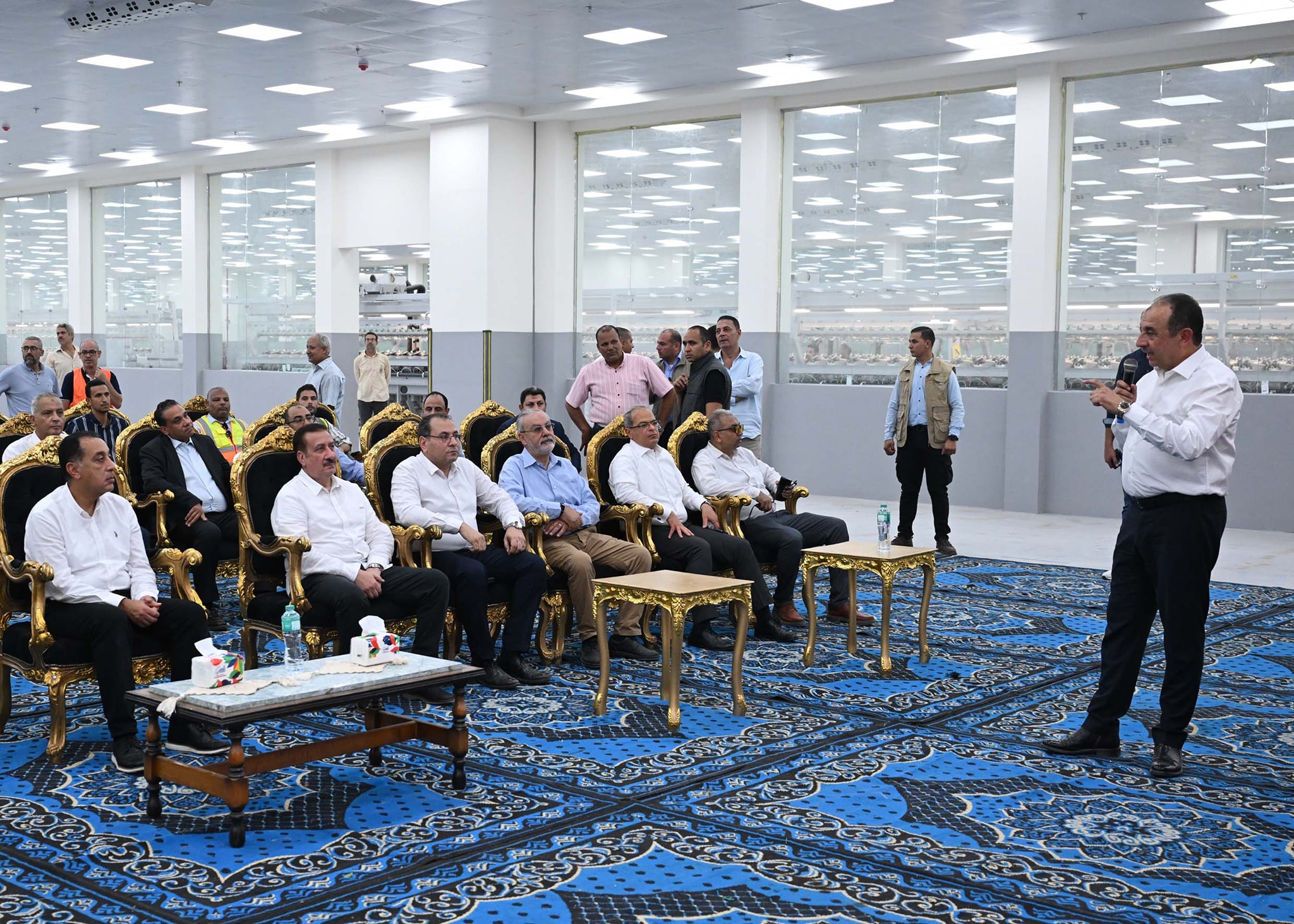 رئيس الوزراء يتفقد مصنع غزل 2