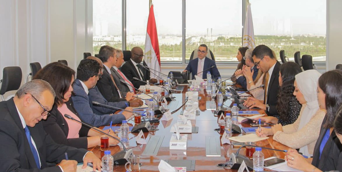 وزير الاستثمار والتجارة الخارجية يجتمع مع وفد البنك الدولي