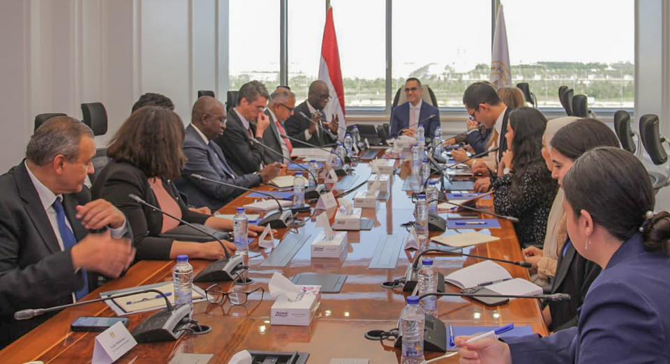 وزير الاستثمار والتجارة الخارجية يجتمع مع وفد البنك الدولي