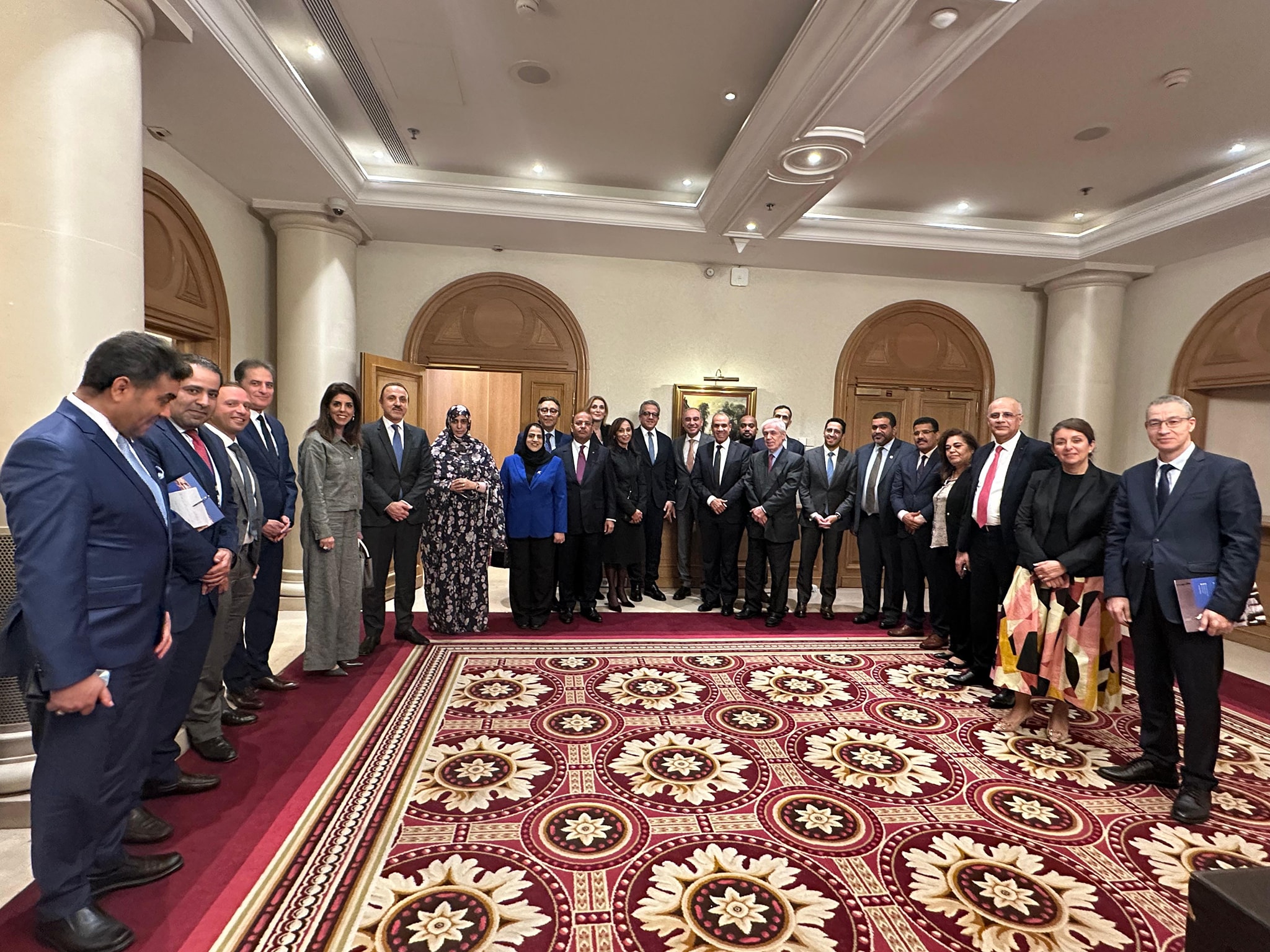 وزير البترول مع نائب رئيس شركة بتروناس الماليزية