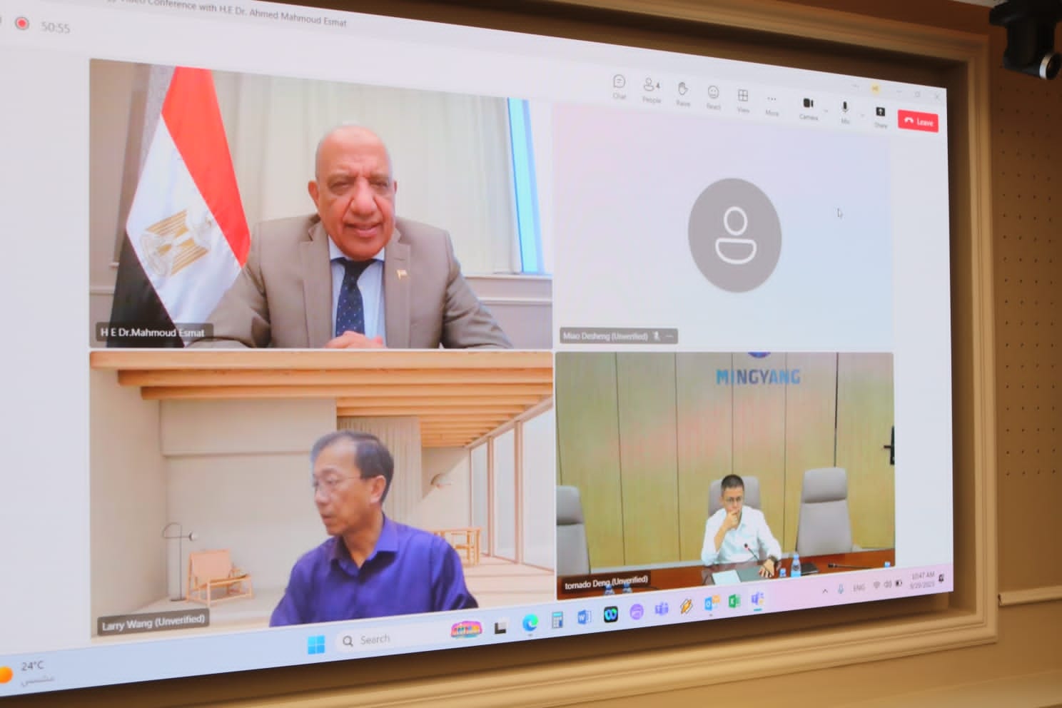 وزير الكهرباء يجتمع مع مسئولي شركة مينج يانج الصينية