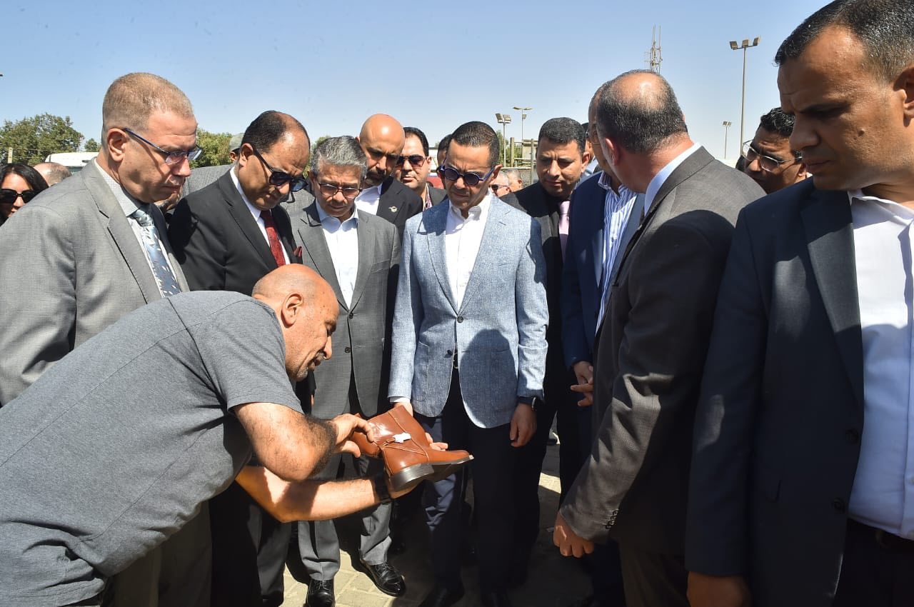وزير الاستثمار يتفقد ميناء العين السخنة