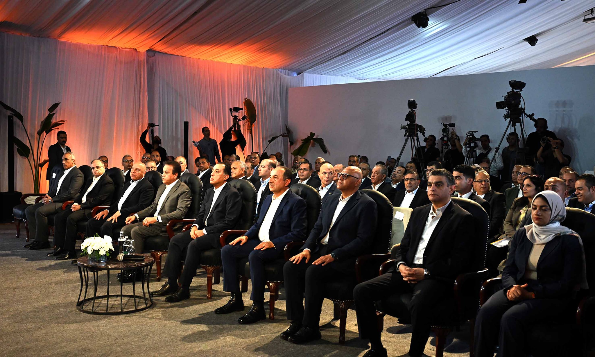 رئيس الوزراء يستعرض الأداء الاقتصادي بالشركة القابضة للأدوية