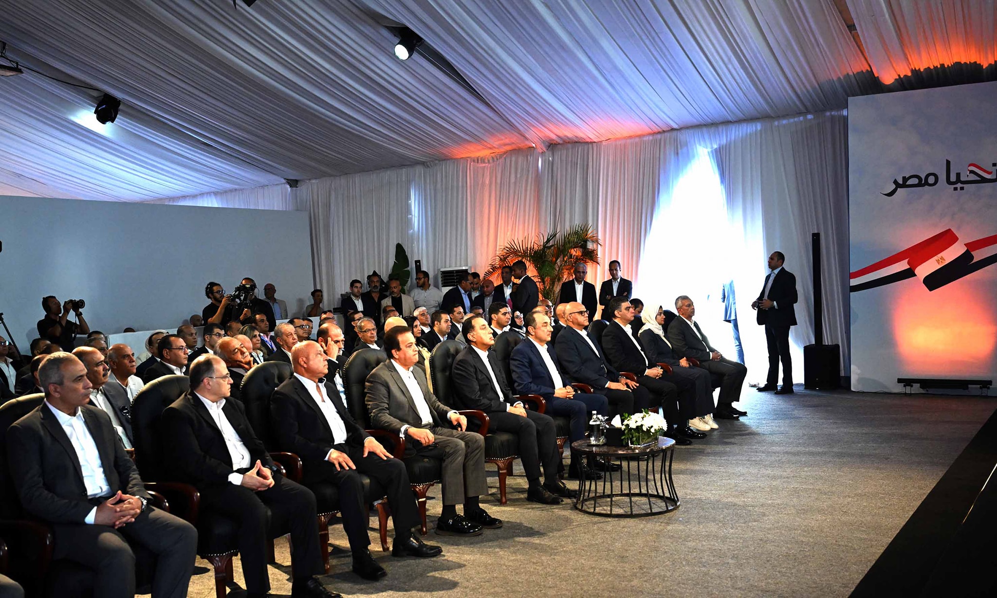 رئيس الوزراء يستعرض الأداء الاقتصادي بالشركة القابضة للأدوية