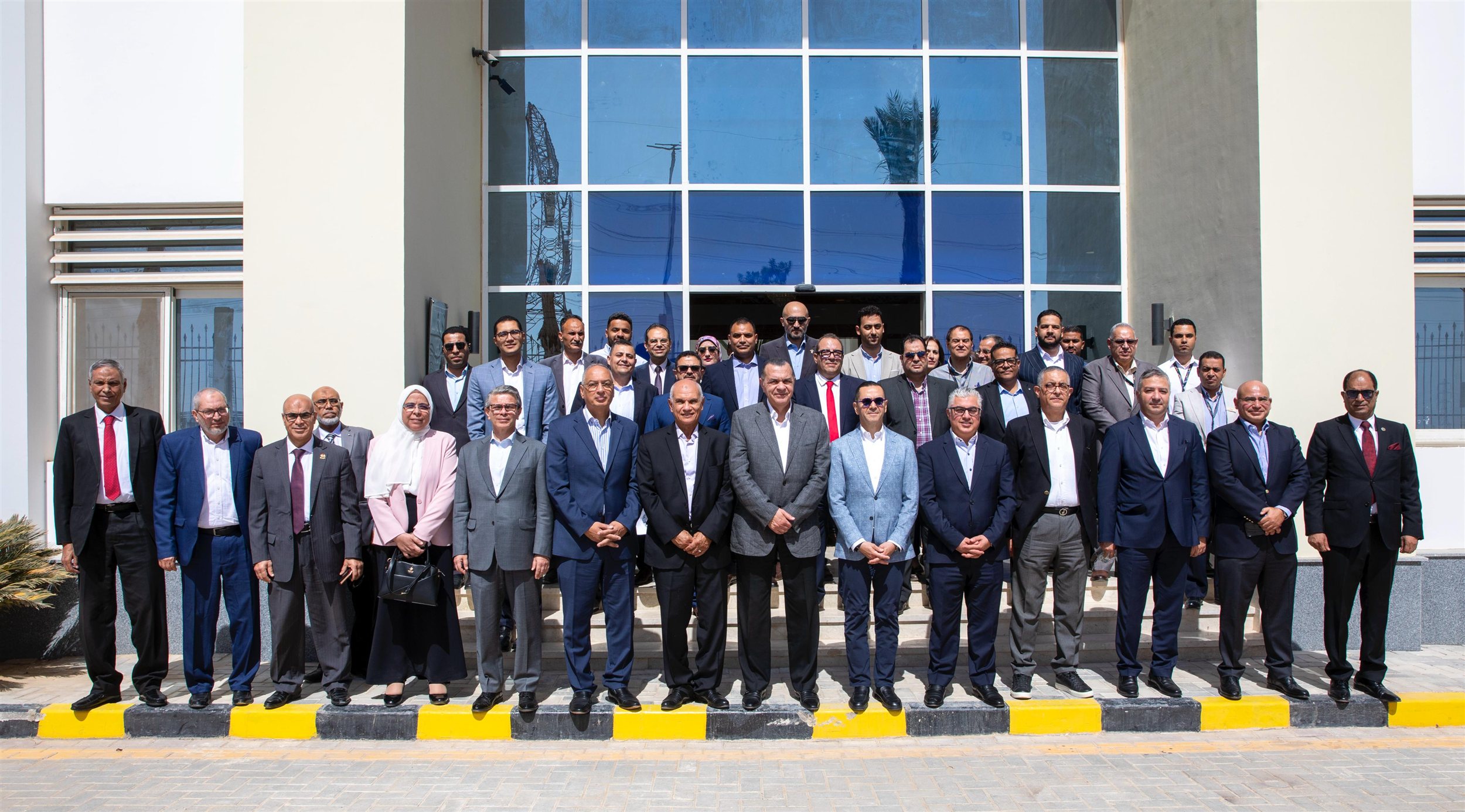 وليد جمال الدين والخطيب يفتتحان المعامل المركزية الصناعية بميناء السخنة