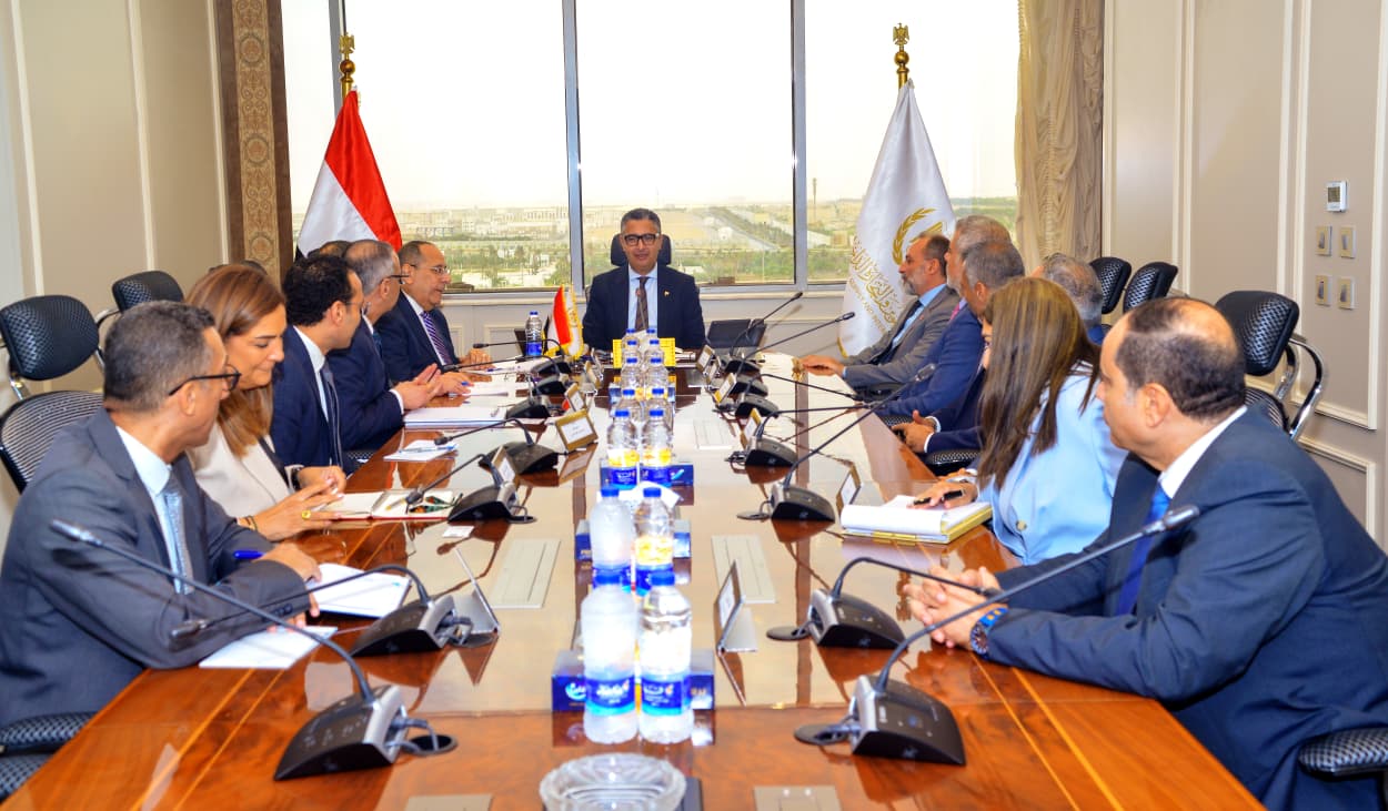 وزير التموين يلتقي الرئيس التنفيذي للقطاع المؤسسي بشركة إي أند مصر