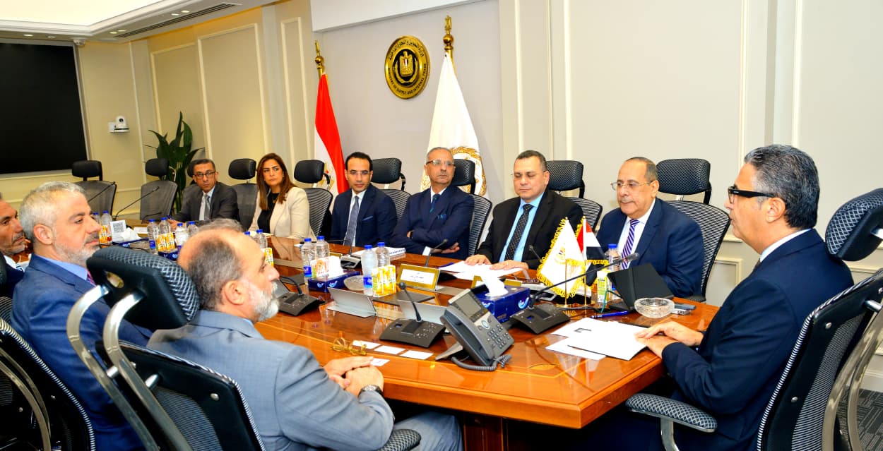 وزير التموين يلتقي الرئيس التنفيذي للقطاع المؤسسي بشركة إي أند مصر