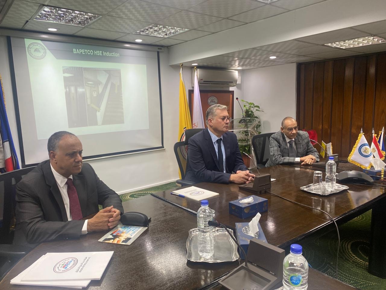 وزير البترول في زيارة مفاجئة لشركة بدرالدين