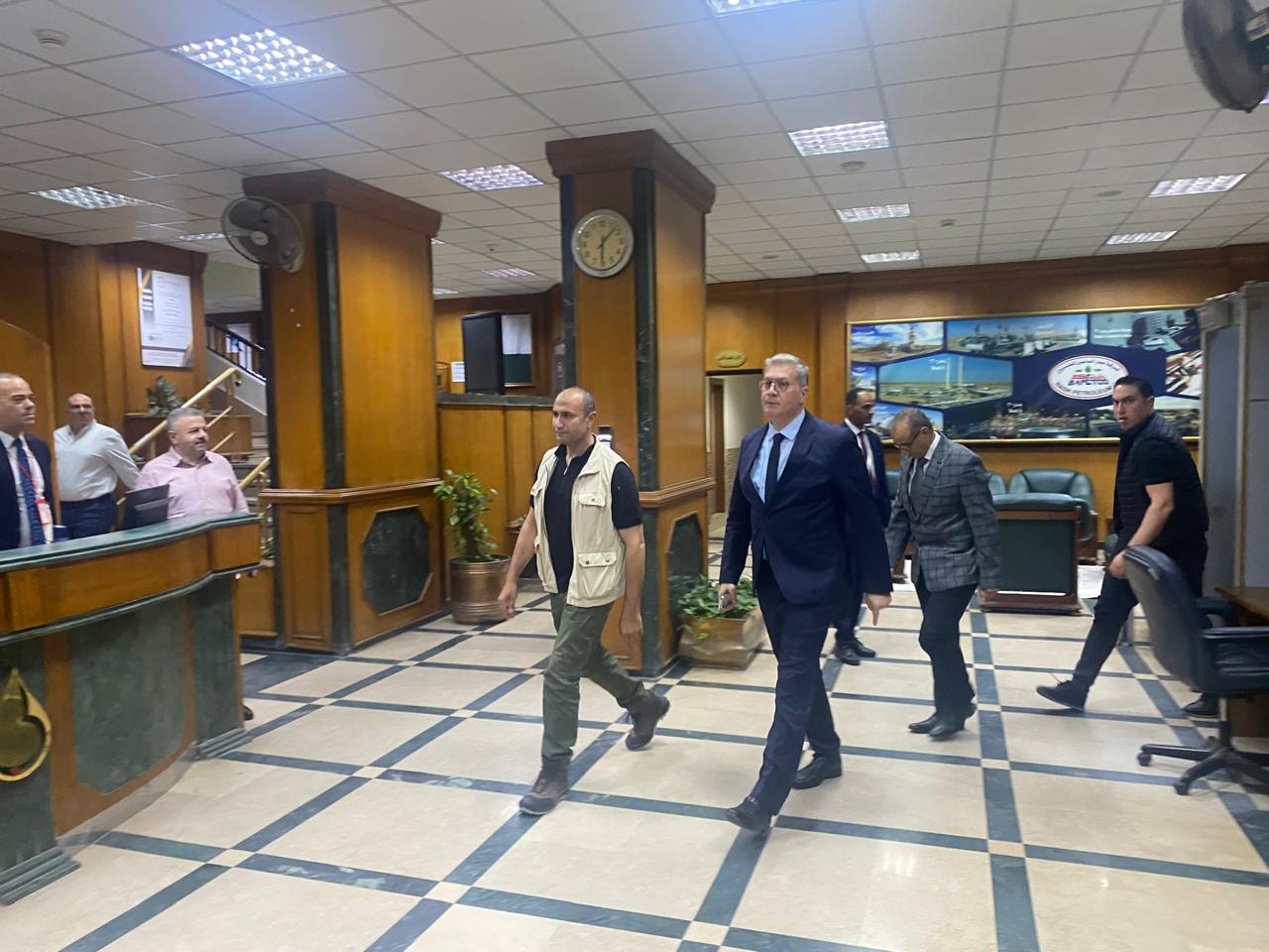 وزير البترول في زيارة مفاجئة لشركة بدرالدين