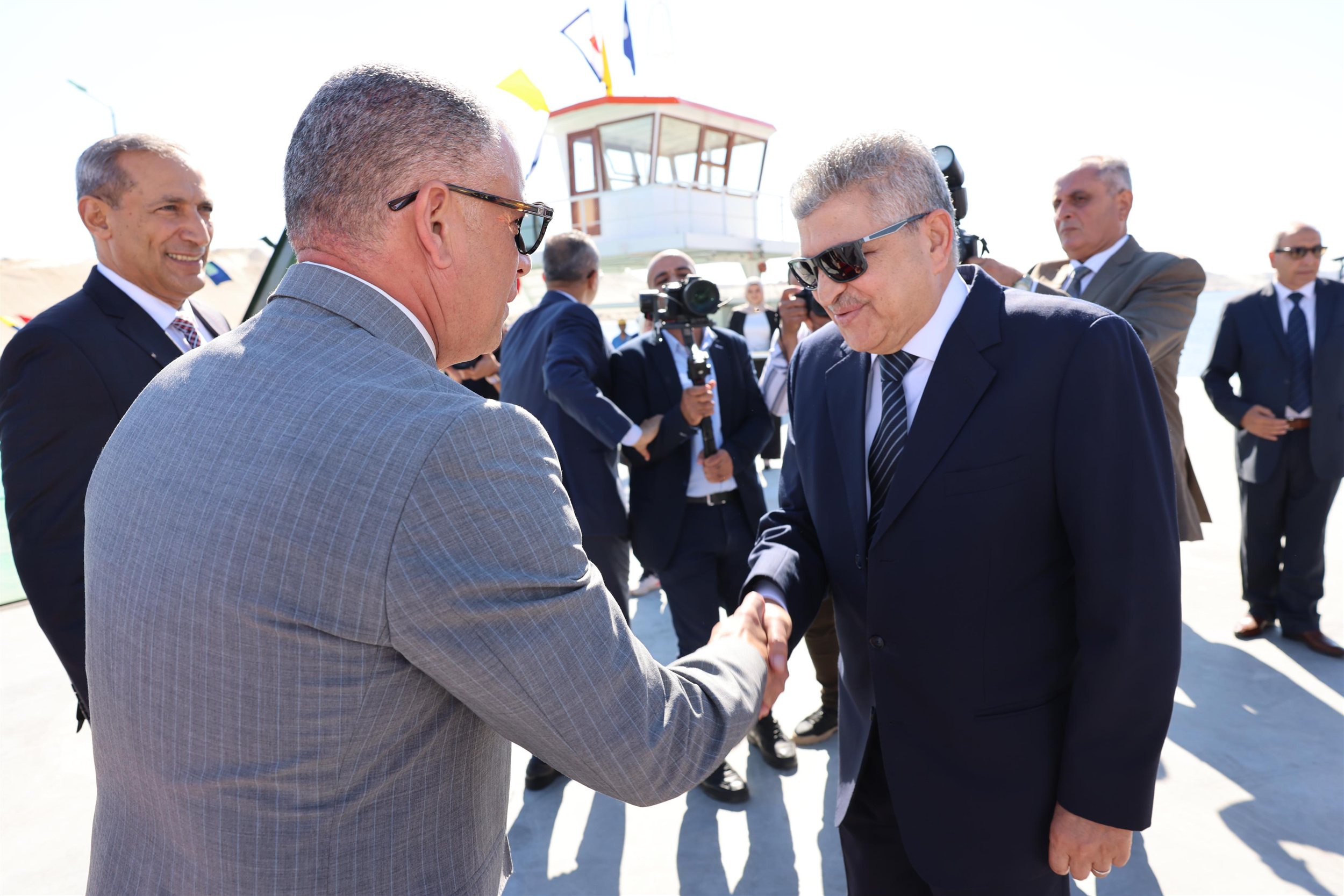 هيئة قناة السويس تفتتح الكوبري الغربى العائم الجدبد