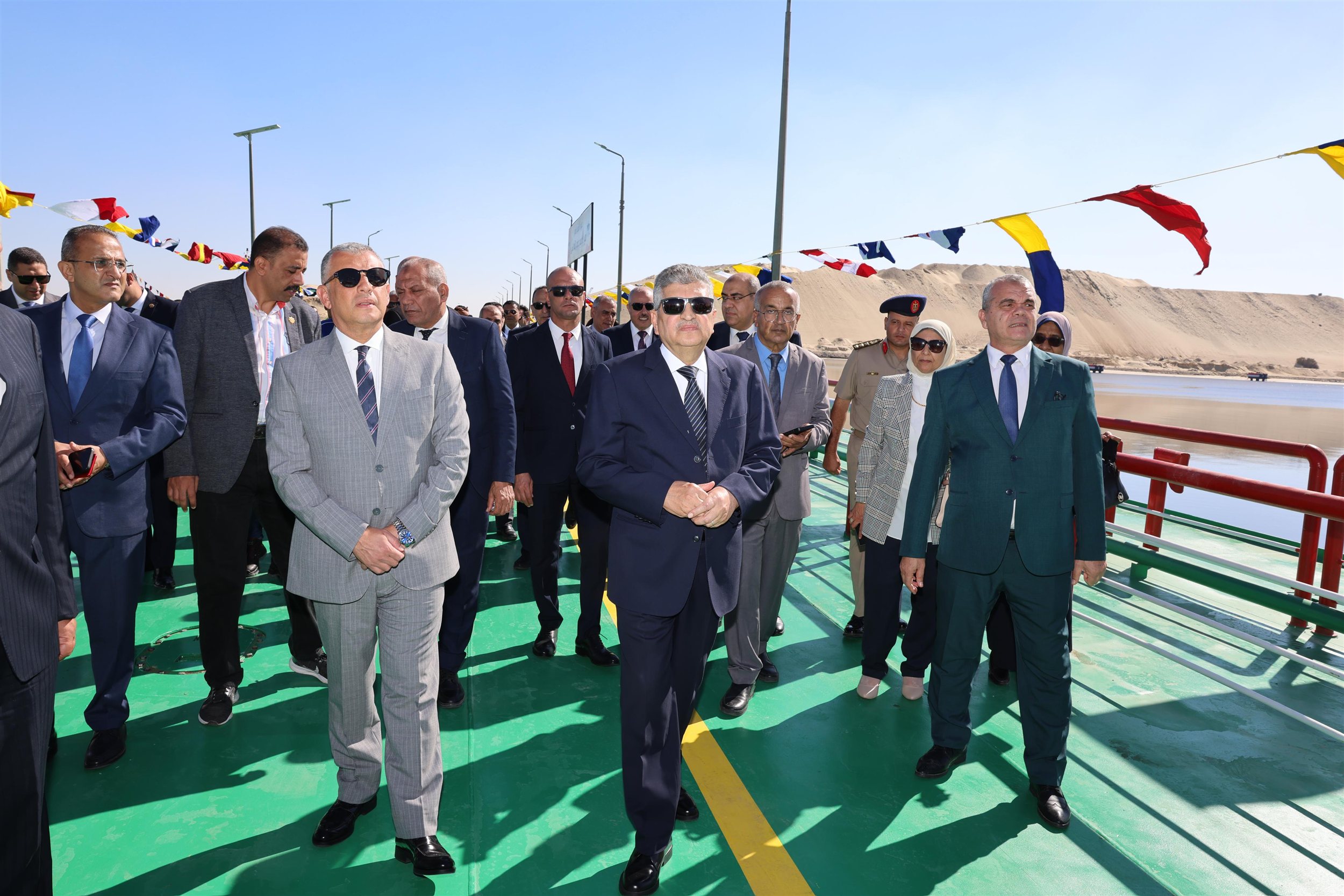 هيئة قناة السويس تفتتح الكوبري الغربى العائم الجدبد