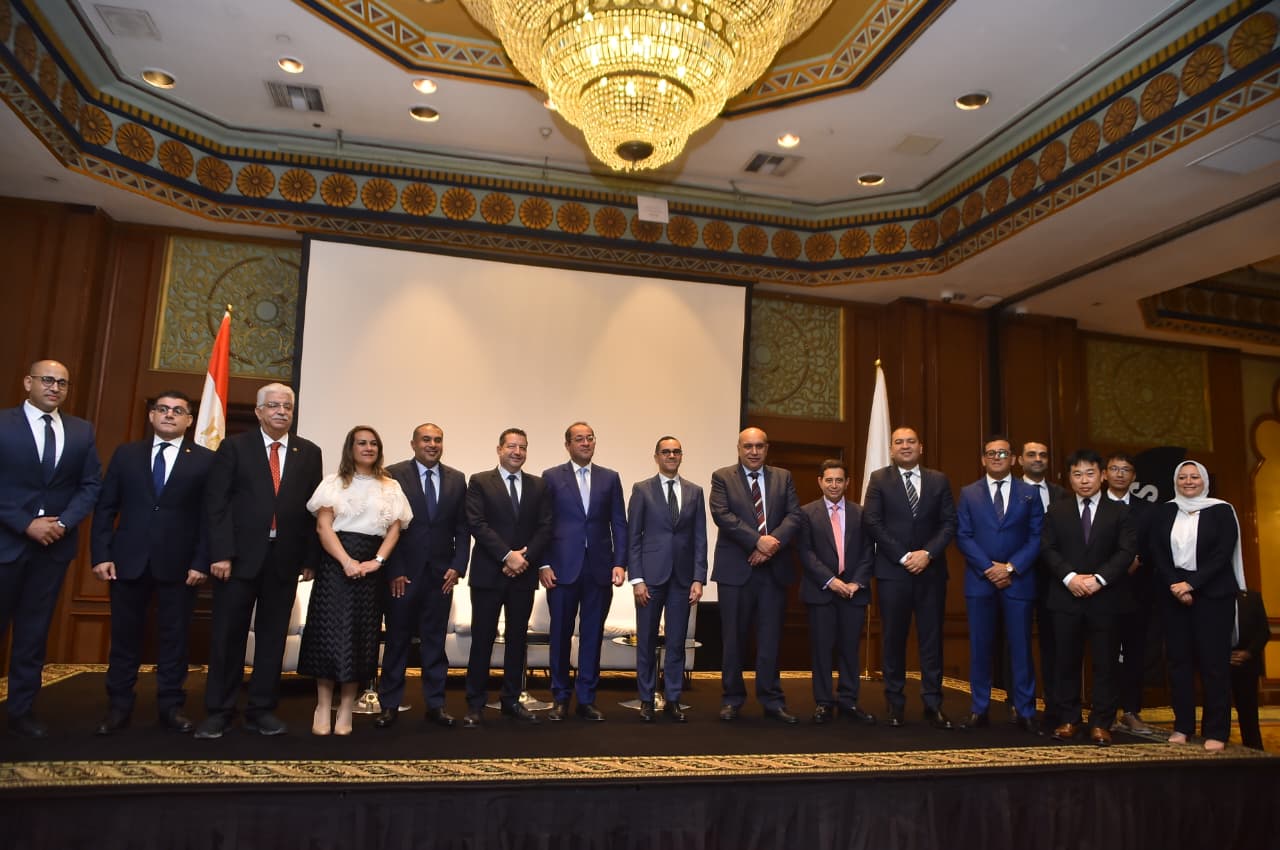 وزير المالية ووزير الاستثمار في حوارًا مفتوحًا مع المصدرين