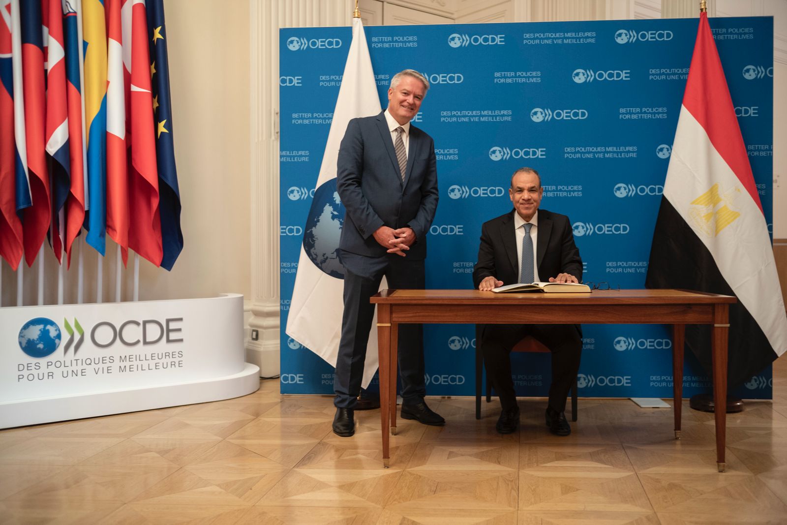 وزير الخارجية يلتقي مع سكرتير عام منظمة OECD