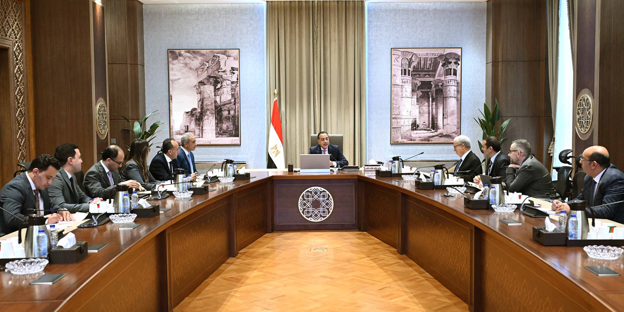 مدبولي يجتمع مع أعضاء اللجنة الاستشارية للاقتصاد الكلي