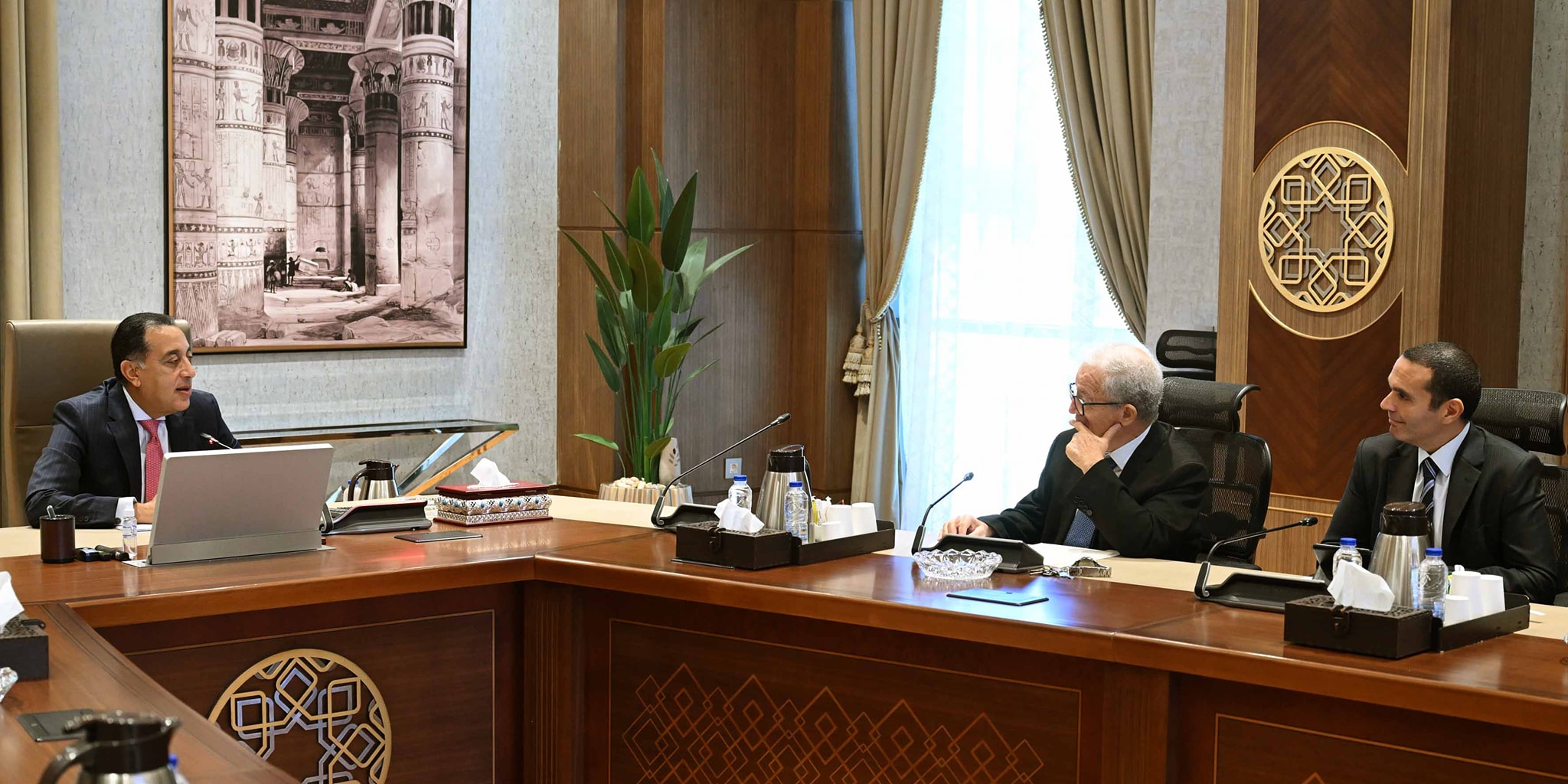 مدبولي يجتمع مع أعضاء اللجنة الاستشارية للاقتصاد الكلي